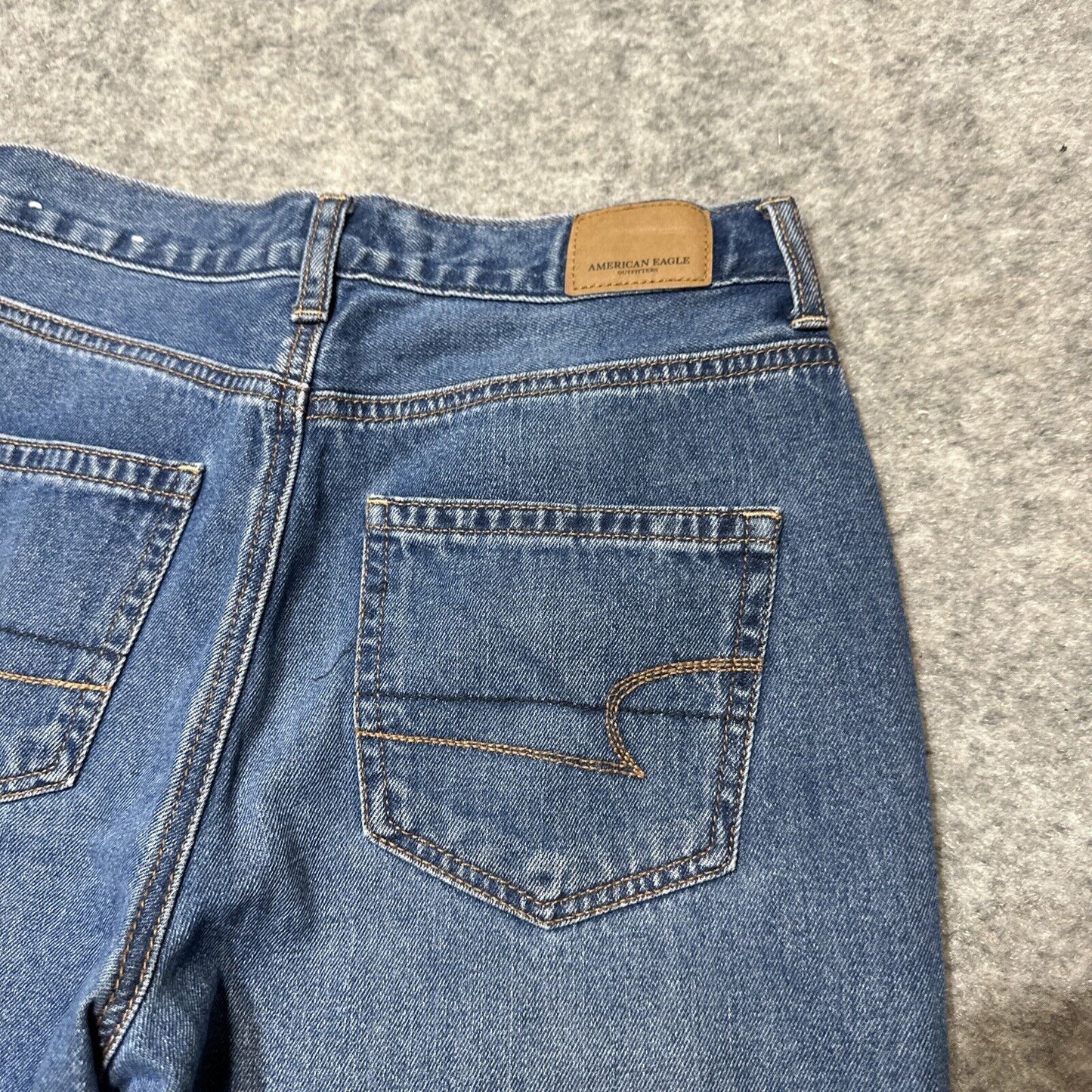 American Eagle Mom Jean Women's Jeans Size 2 Blue Light Wash Denim