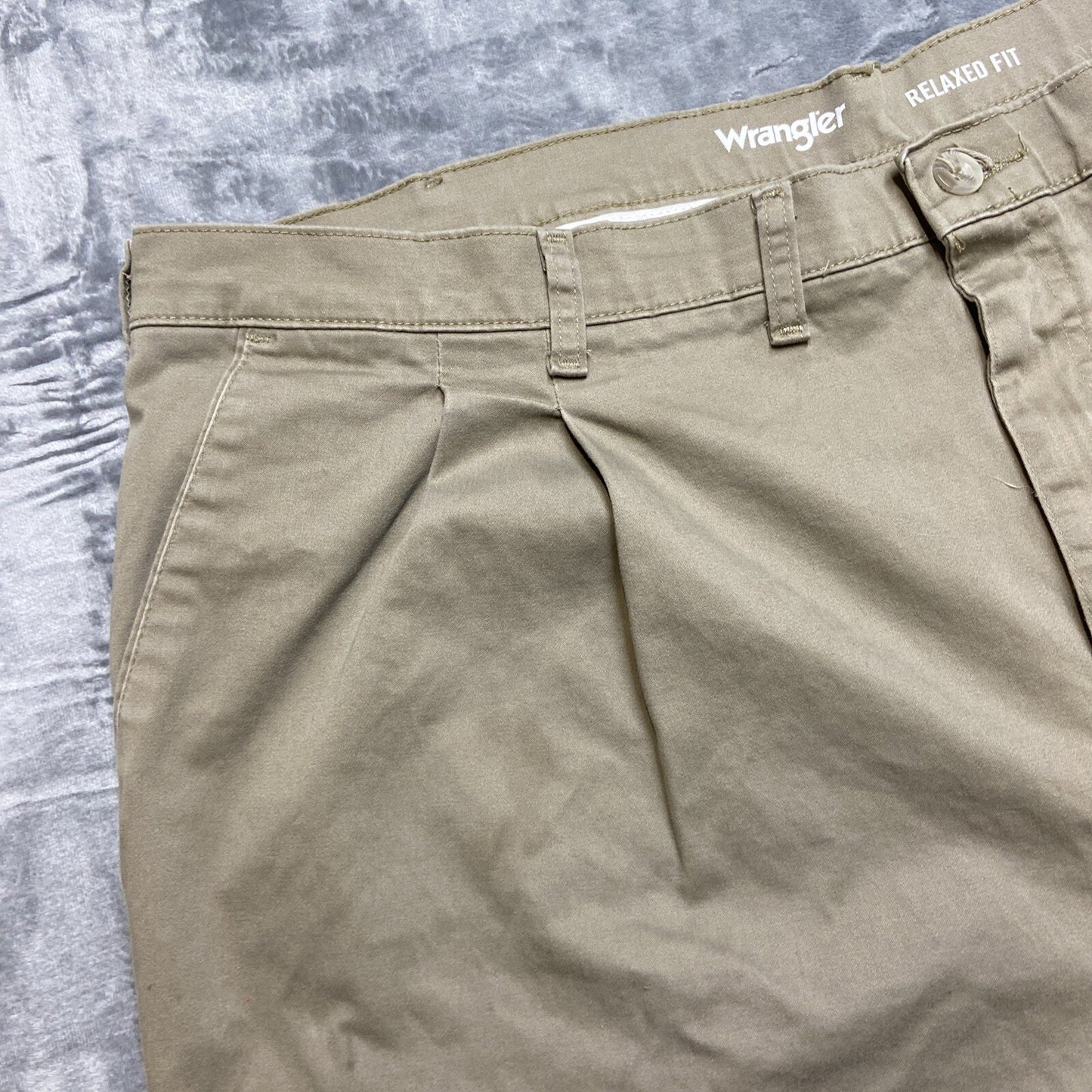 Wrangler Pleated Chino Pants Men's Size 44x32 Brown