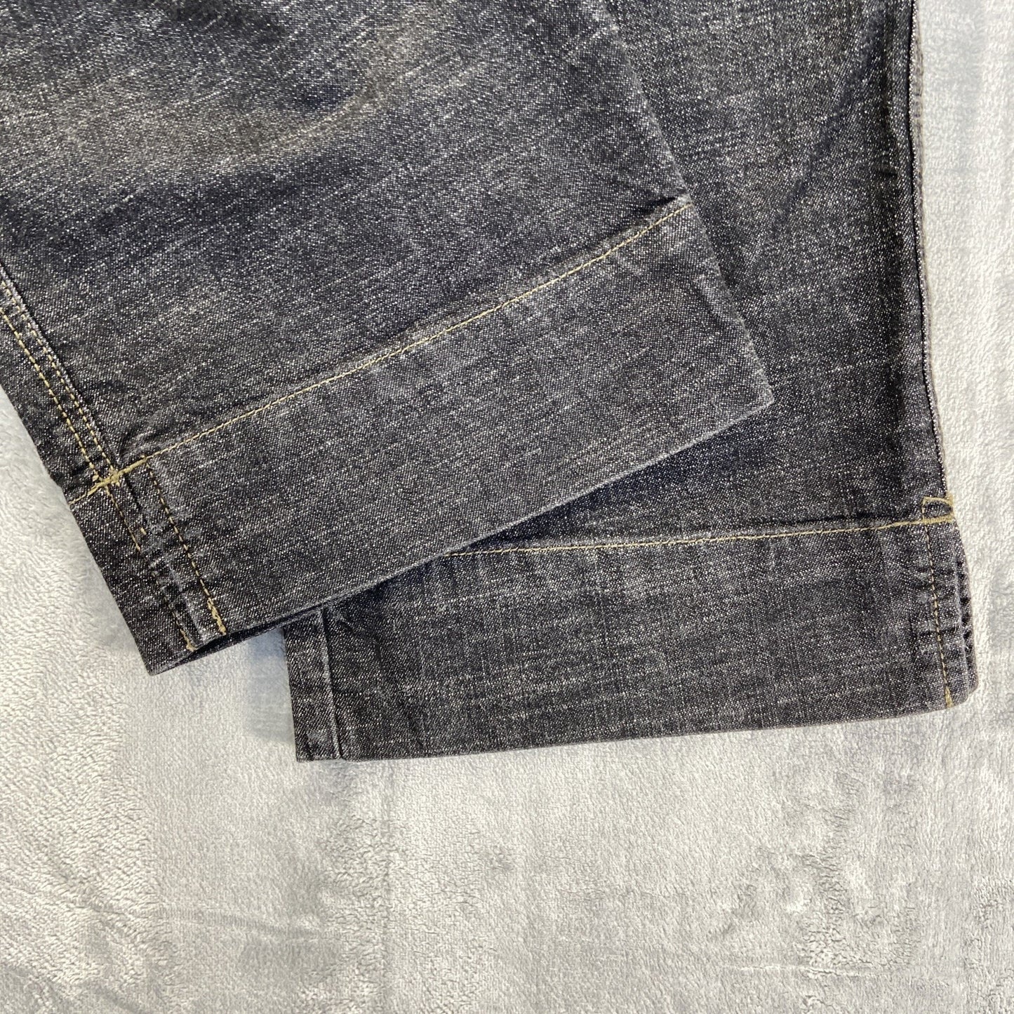 Levi's Straight Cuffed Capri Jeans Women's Size 16 Mis Black Denim