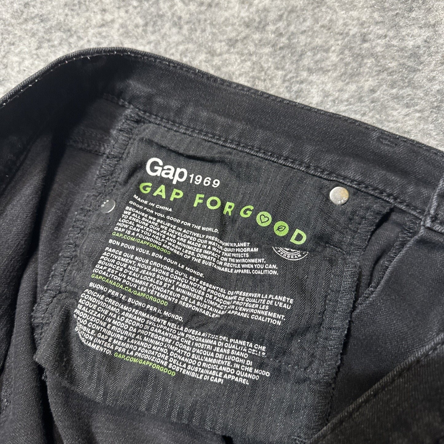 Gap 1969 True Skinny Women's Distressed Jeans Size 30L Long Black Dark Denim