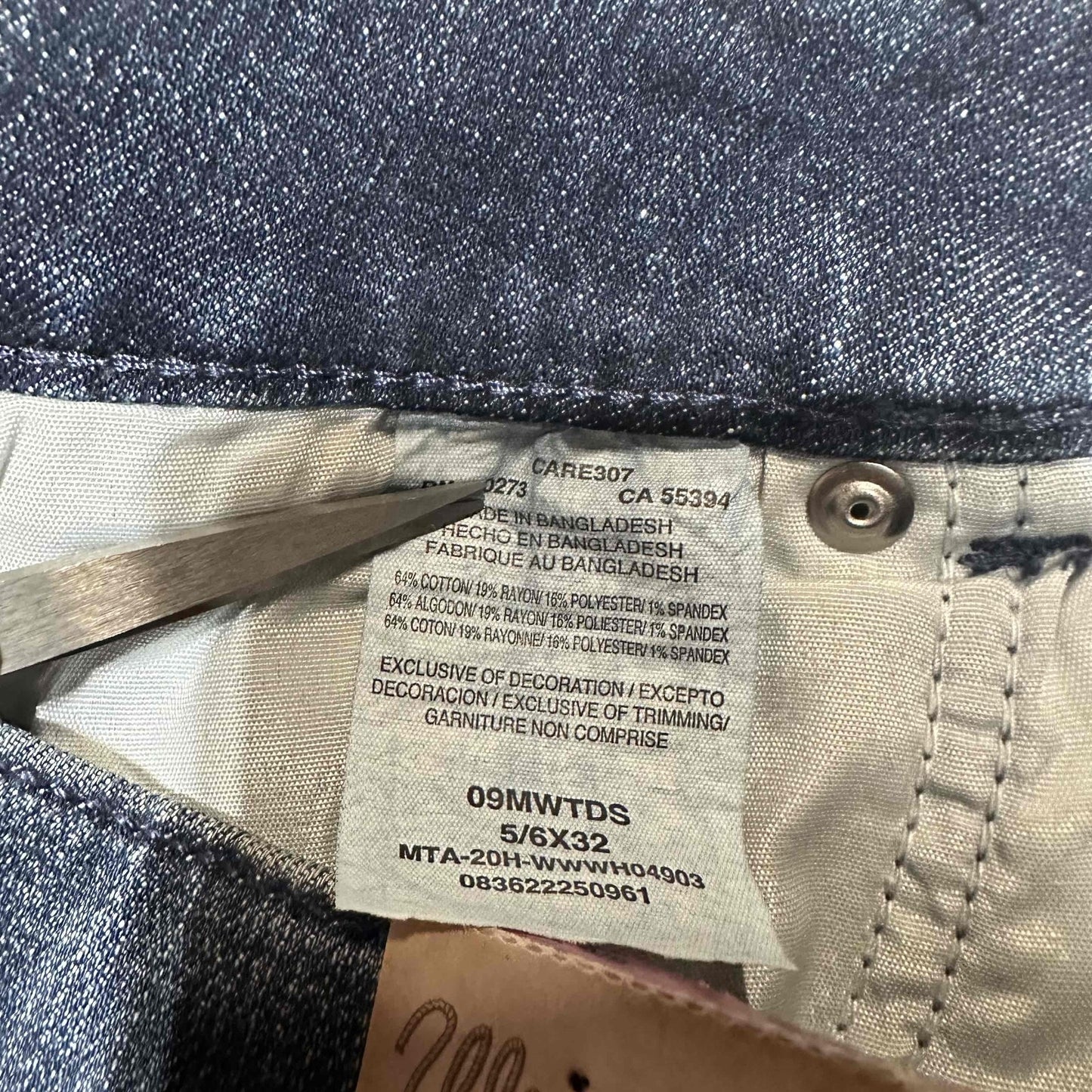 New Wrangler Women's Straight Leg Jeans Size 5/6 x 32 Blue Faded Denim
