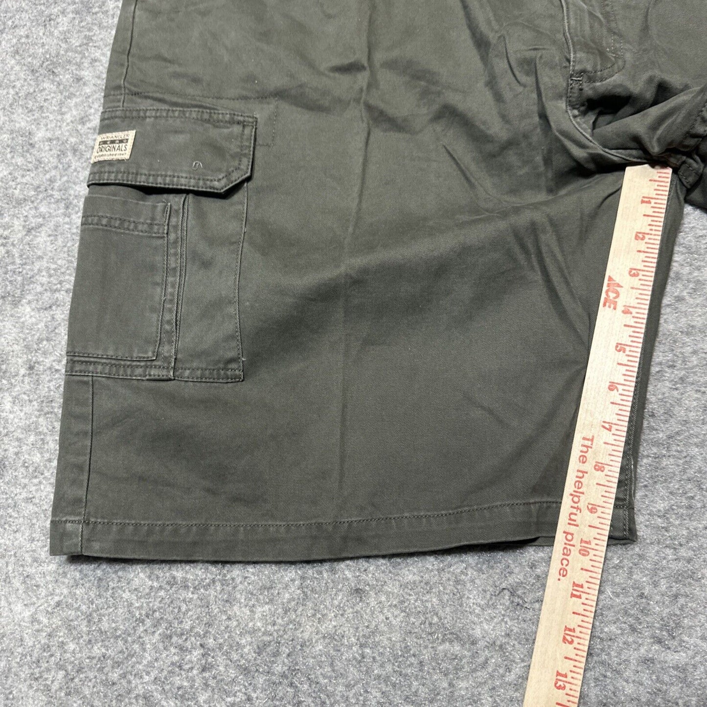 New Wrangler Hero Originals Men's Loose Fit Twill Cargo Shorts Size 46 Green