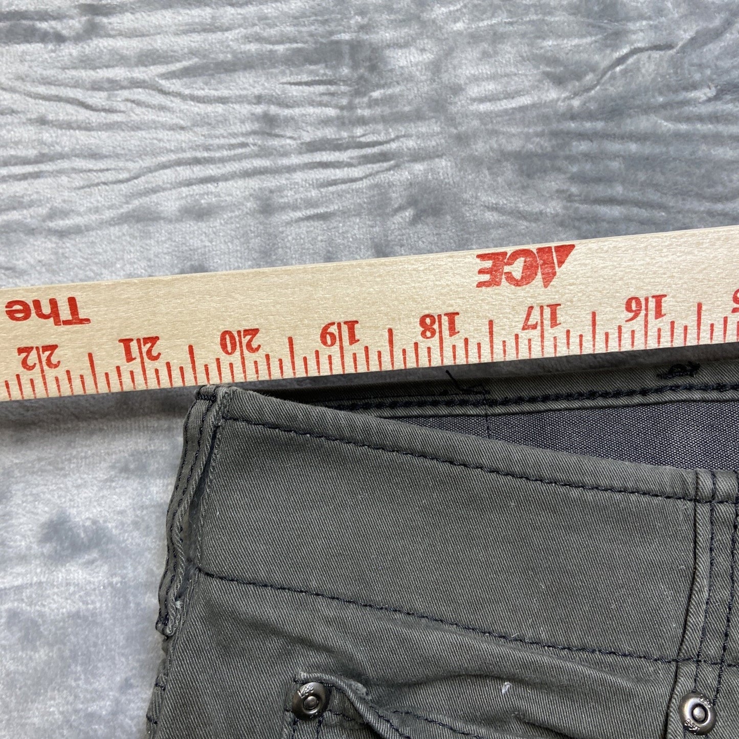Lee Extreme Motion Skinny Pants Men’s Size 42x30 Gray Pants