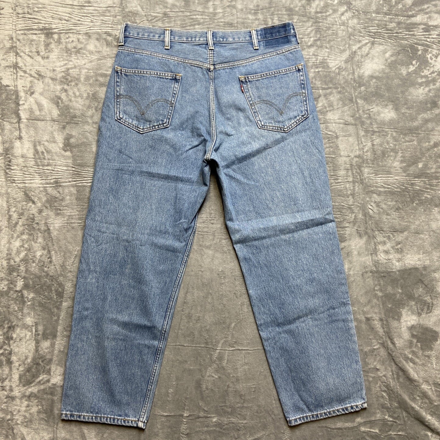 Vintage Levi’s 550 Relaxed Fit Jeans Men’s Size 38x30 Light Blue Denim