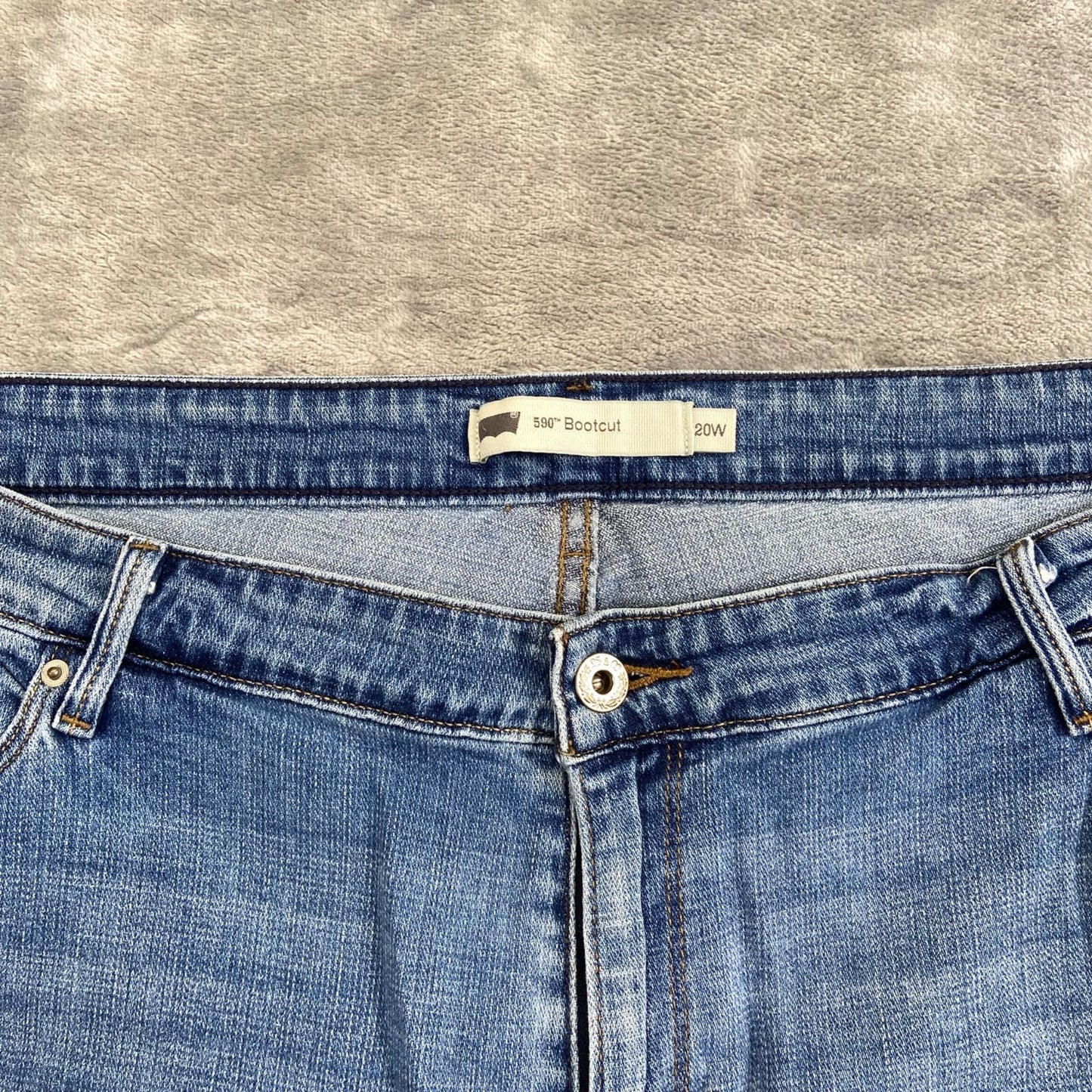Levi's 590 Bootcut Women's Jeans Size 20W Light Wash Denim