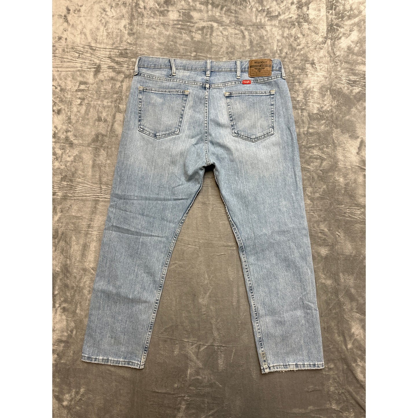 Lot of 2 Wrangler Levi's Straight Jeans Men's Size 36x29 Blue Denim