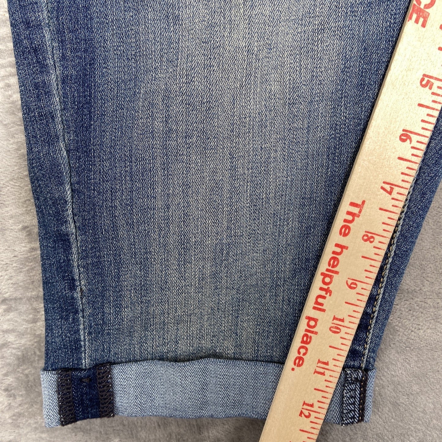 Signature Levi's Modern Skinny Bermuda Shorts Women's Size 10 Blue Cuffed Denim