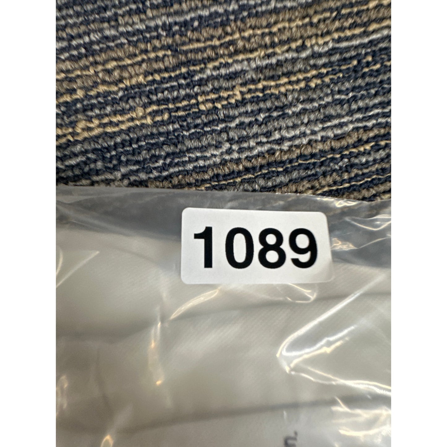 Banana Republic Low Rise Bootcut Cargo Pants Women's Size 2 White Zipper Pockets