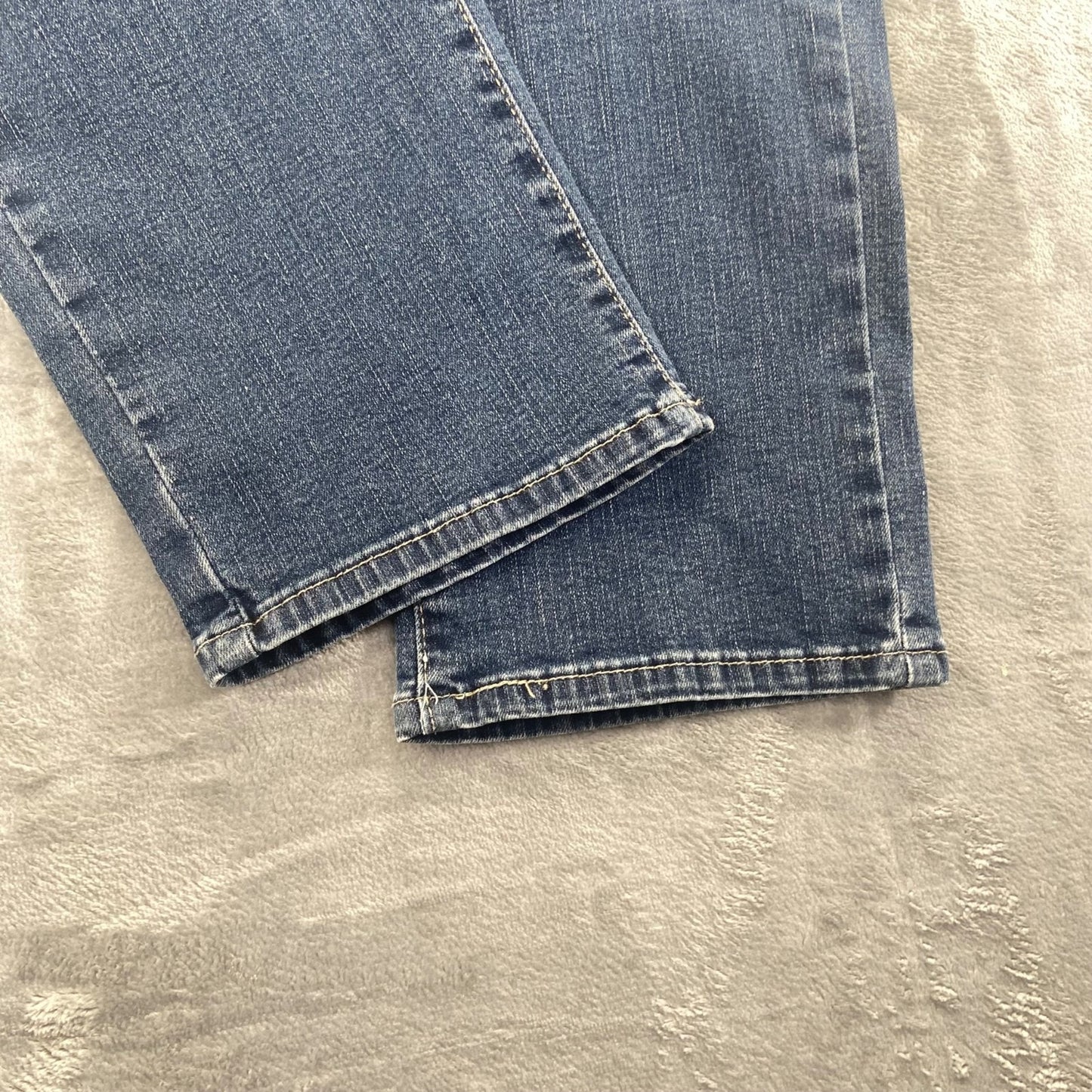 Signature Levi Strauss Women's Straight Jeans Size 8M Dark Wash