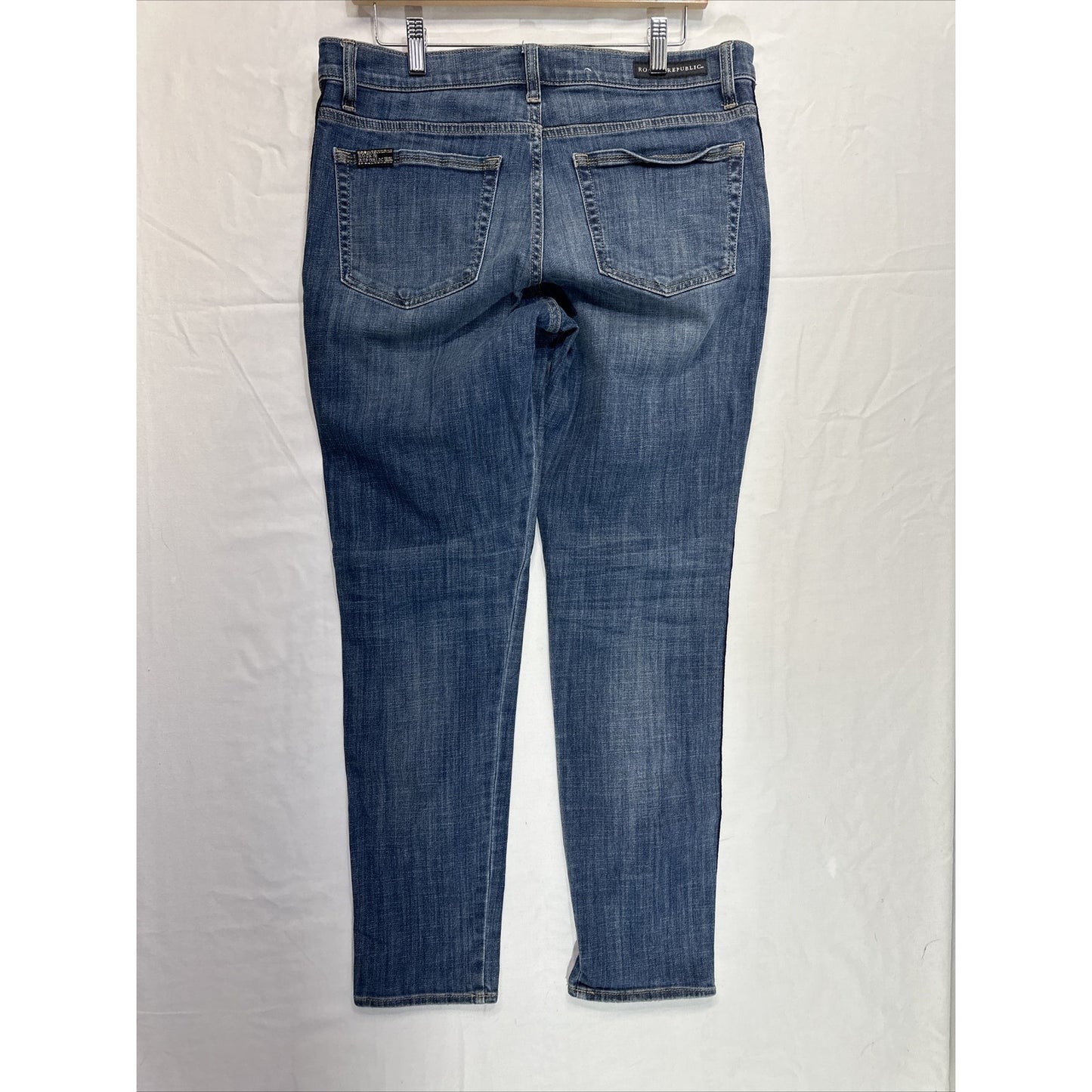 Rock & Republic Berlin Jeans Women's Size 12M Blue Medium Wash Embroidered Denim
