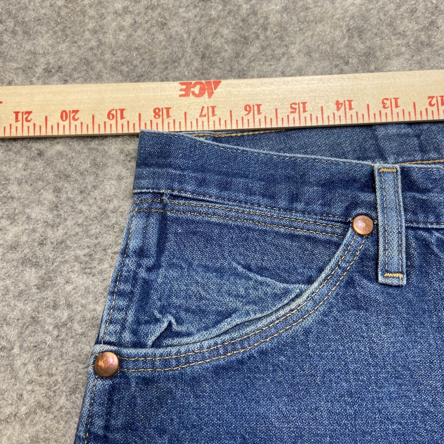 Wrangler 13MWZ Cowboy Cut Jeans Men's Size 40x32 Medium Wash Western