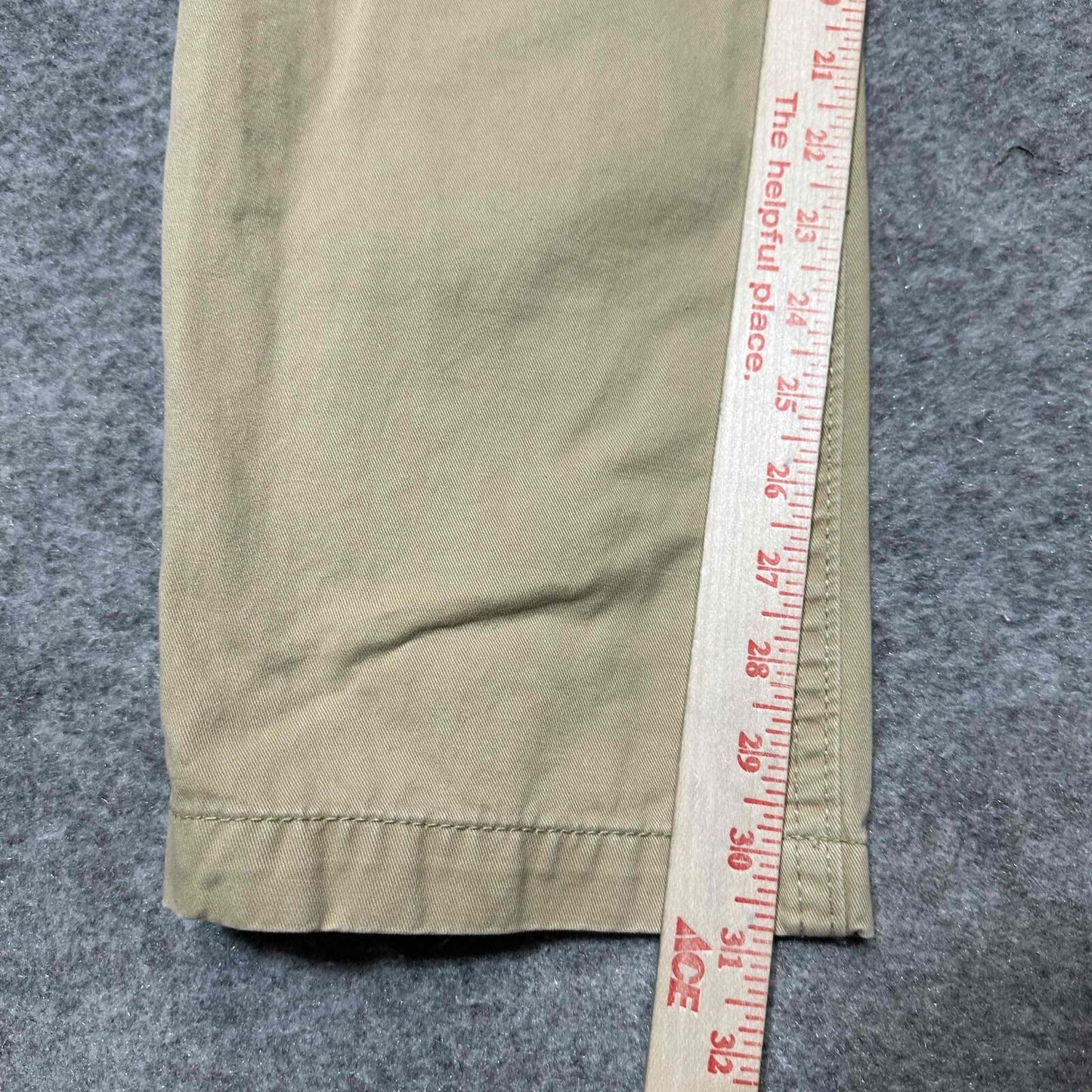 American Eagle Men's Relaxed Straight Chino Pants Size 30x32 Khaki Medium Wash