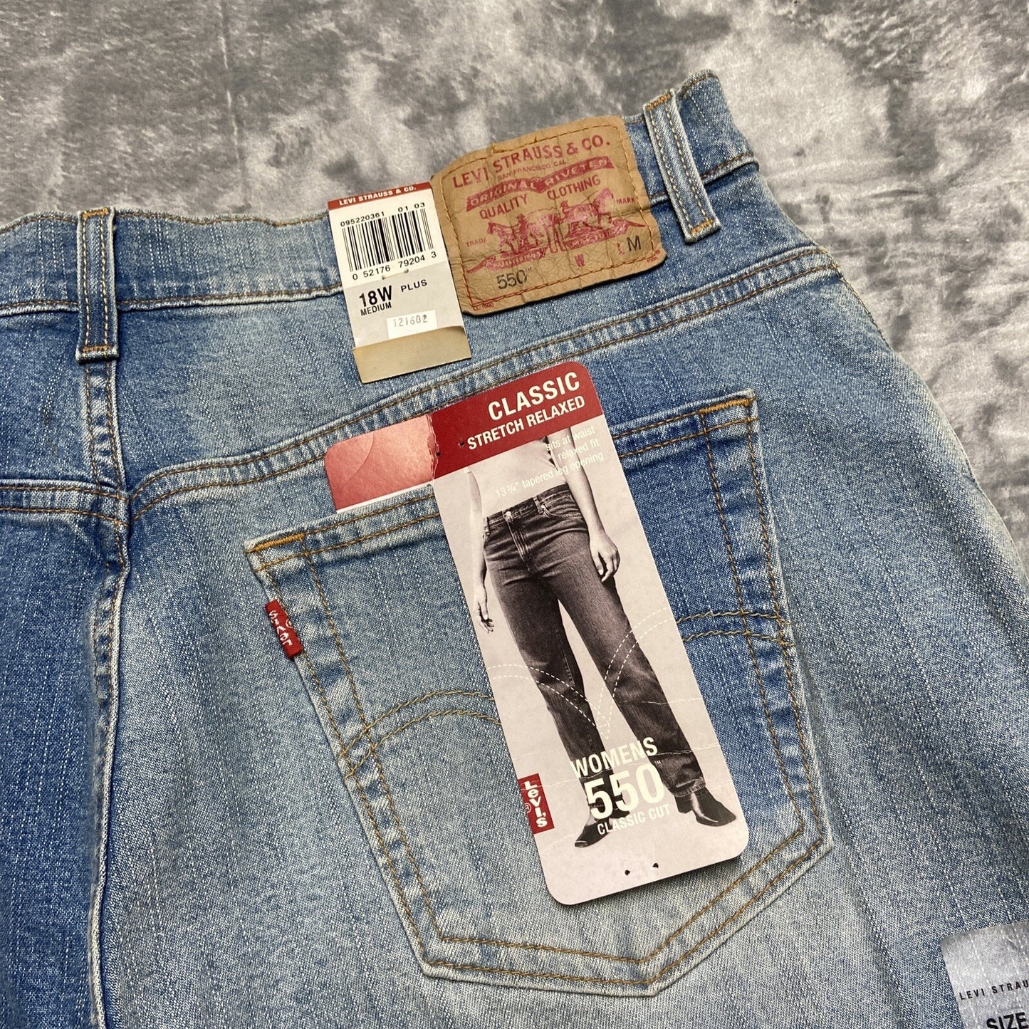 New Levi’s Relaxed Fit Tapered Leg Jeans Women’s Size 18M Blue Denim