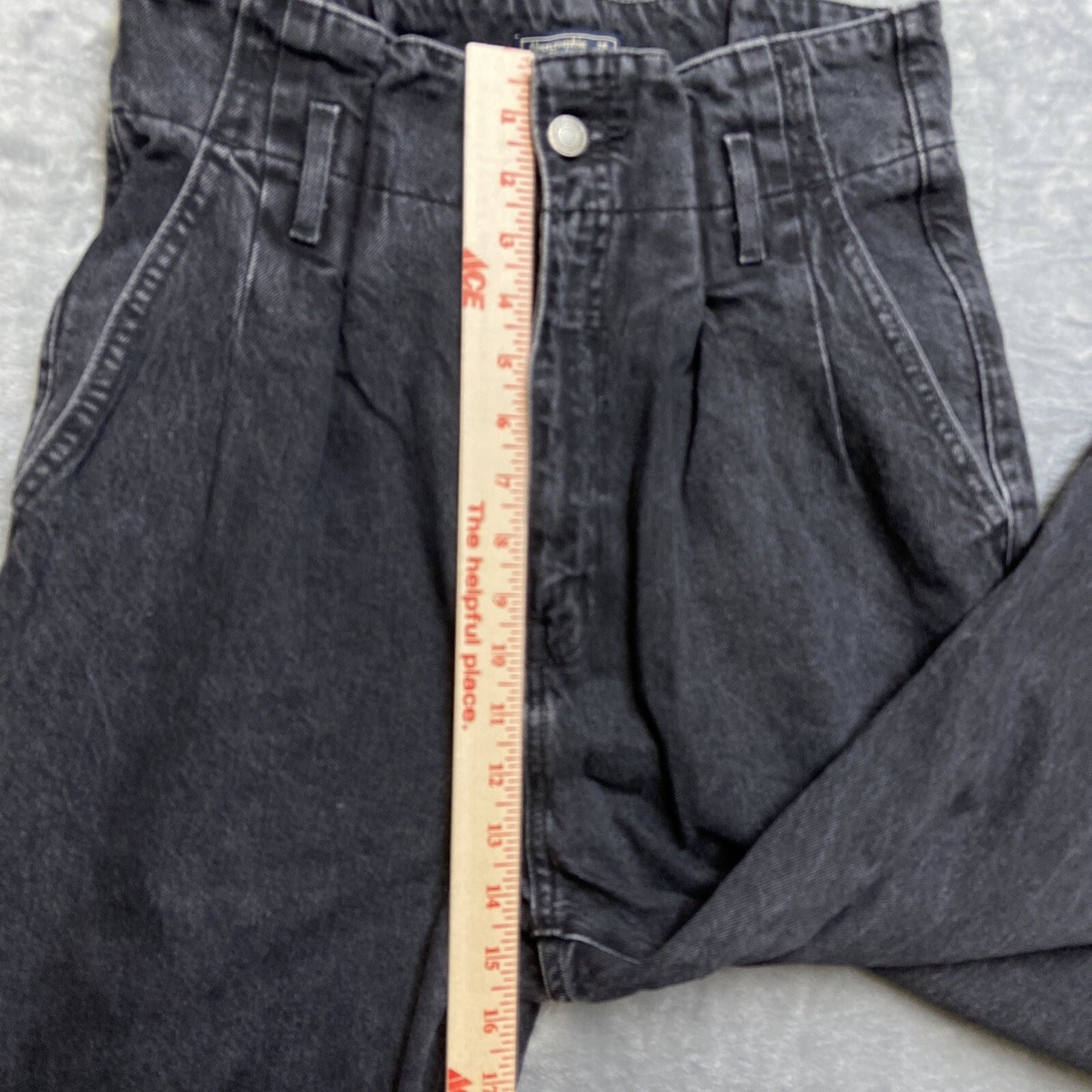 Abercrombie & Fitch Mom Cutoff Jeans Women’s Size 28/6 Black