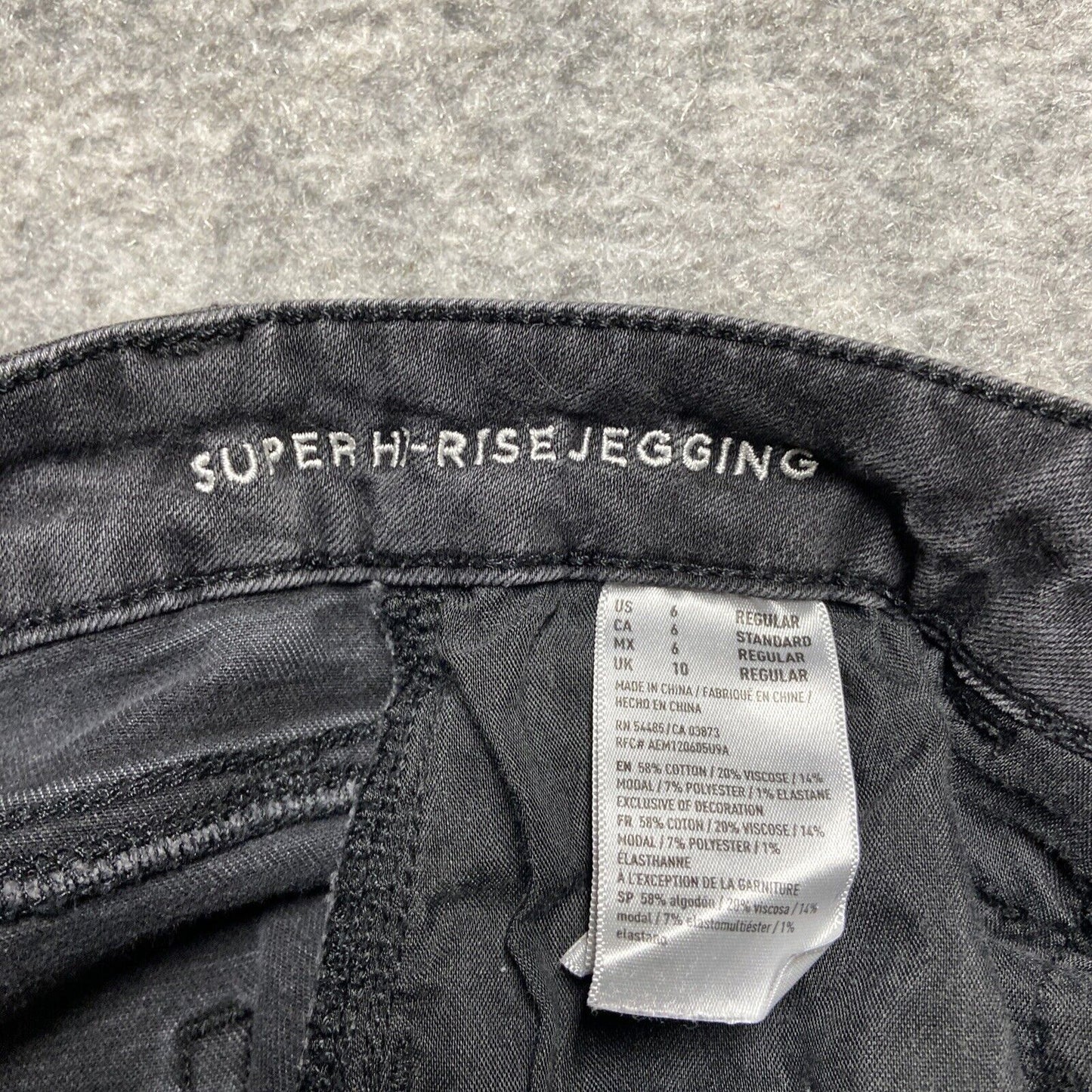 American Eagle Super Stretch Distressed Super High Rise Jegging Women’s 6 Black