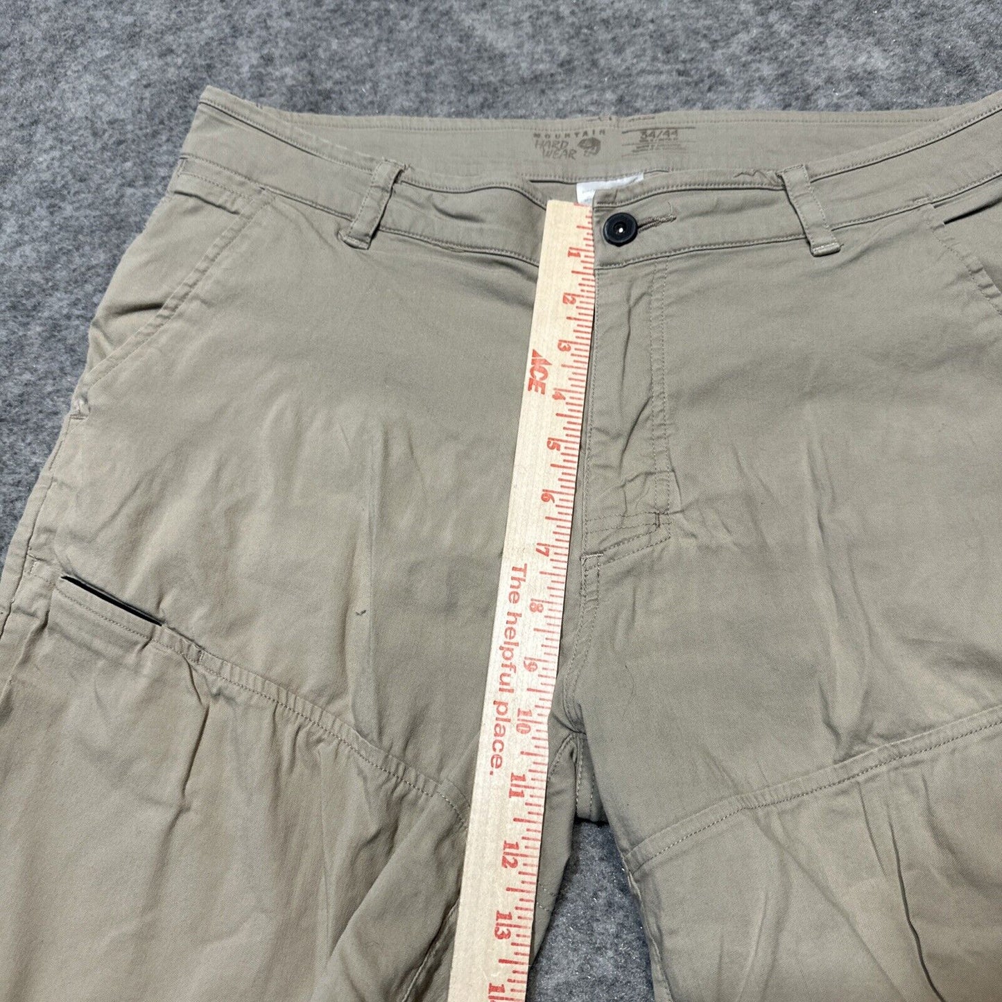 Mountain Hardwear Men's Cargo Shorts Size 34x44 Beige Light Wash Shorts