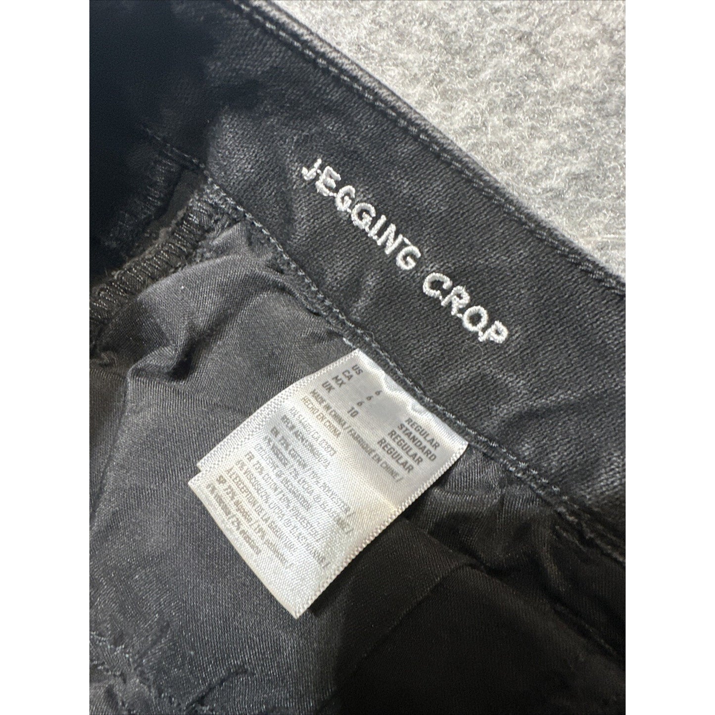 American Eagle Outfitters Women’s Super Stretch Distressed Jeans Size 6 Black