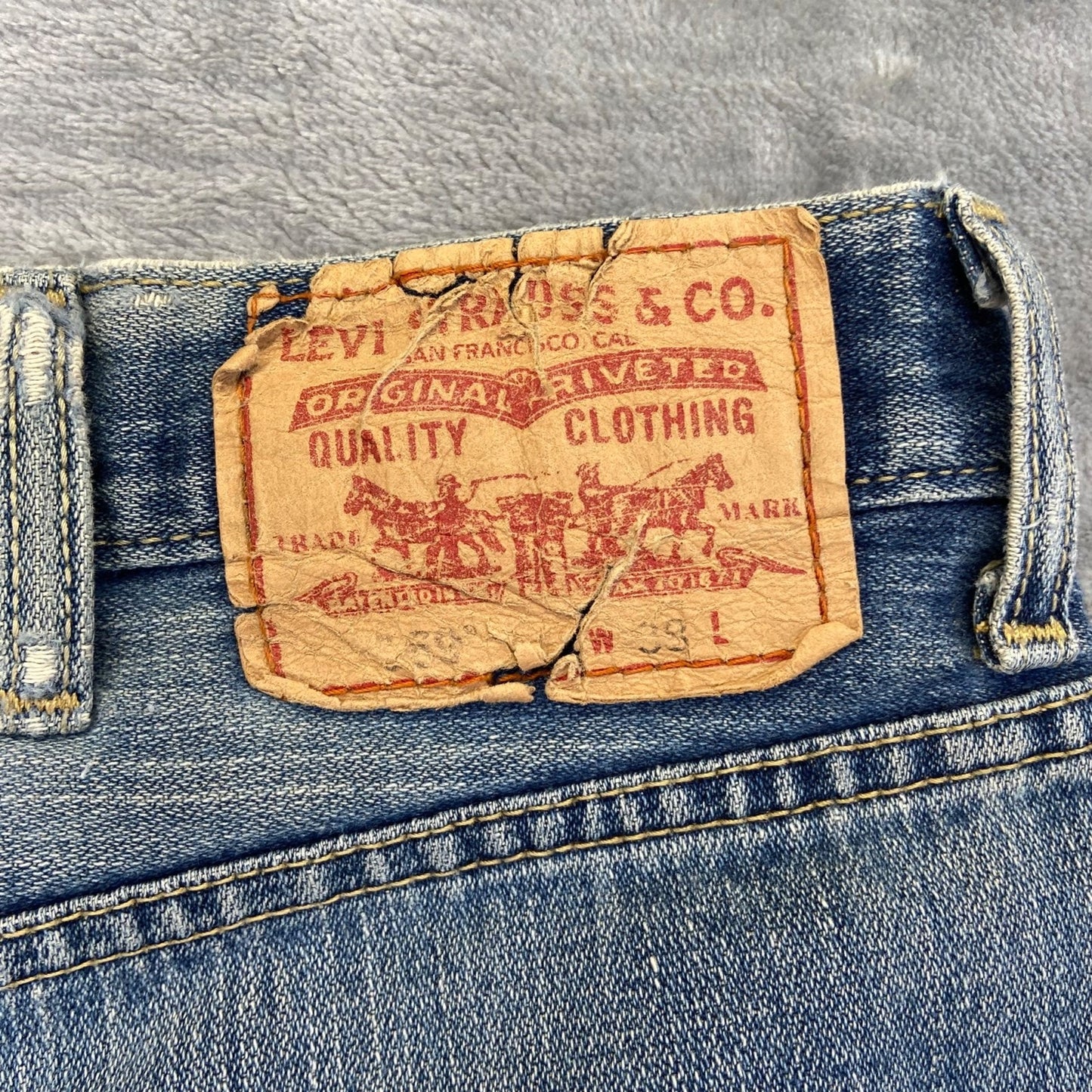Levi's Men's Loose Straight Denim Shorts Size 36 Blue Distressed