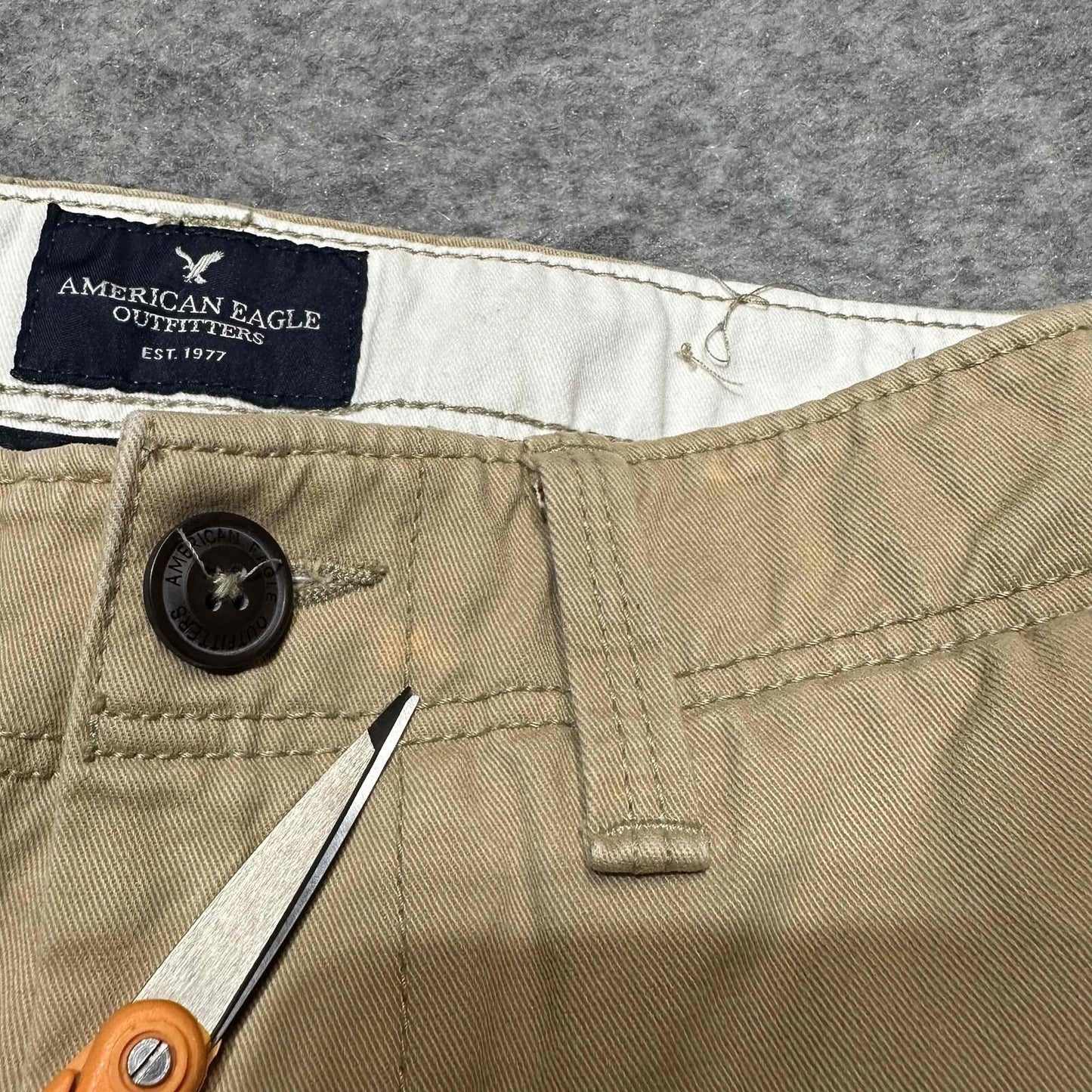 American Eagle Men's Relaxed Straight Chino Pants Size 30x32 Khaki Medium Wash