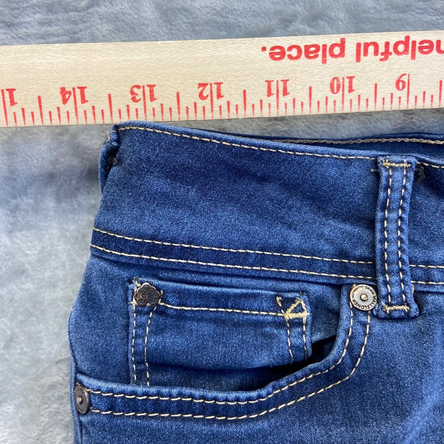 WallFlower Women's Capri Jeans Size 9 Blue Dark Wash