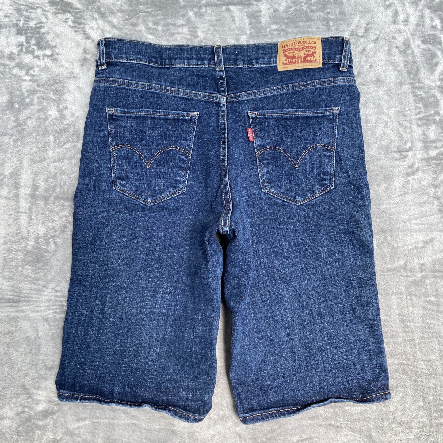 Levi's Bermuda Short Women's Size 28 Blue Dark Wash Denim Shorts