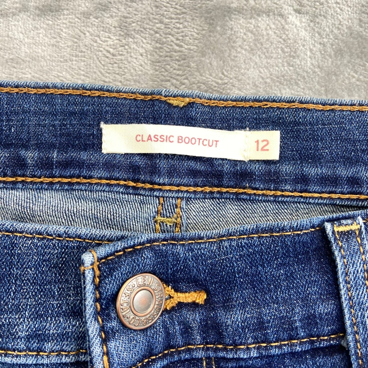 Levi's Women's Classic Bootcut Jeans Size 12 Blue