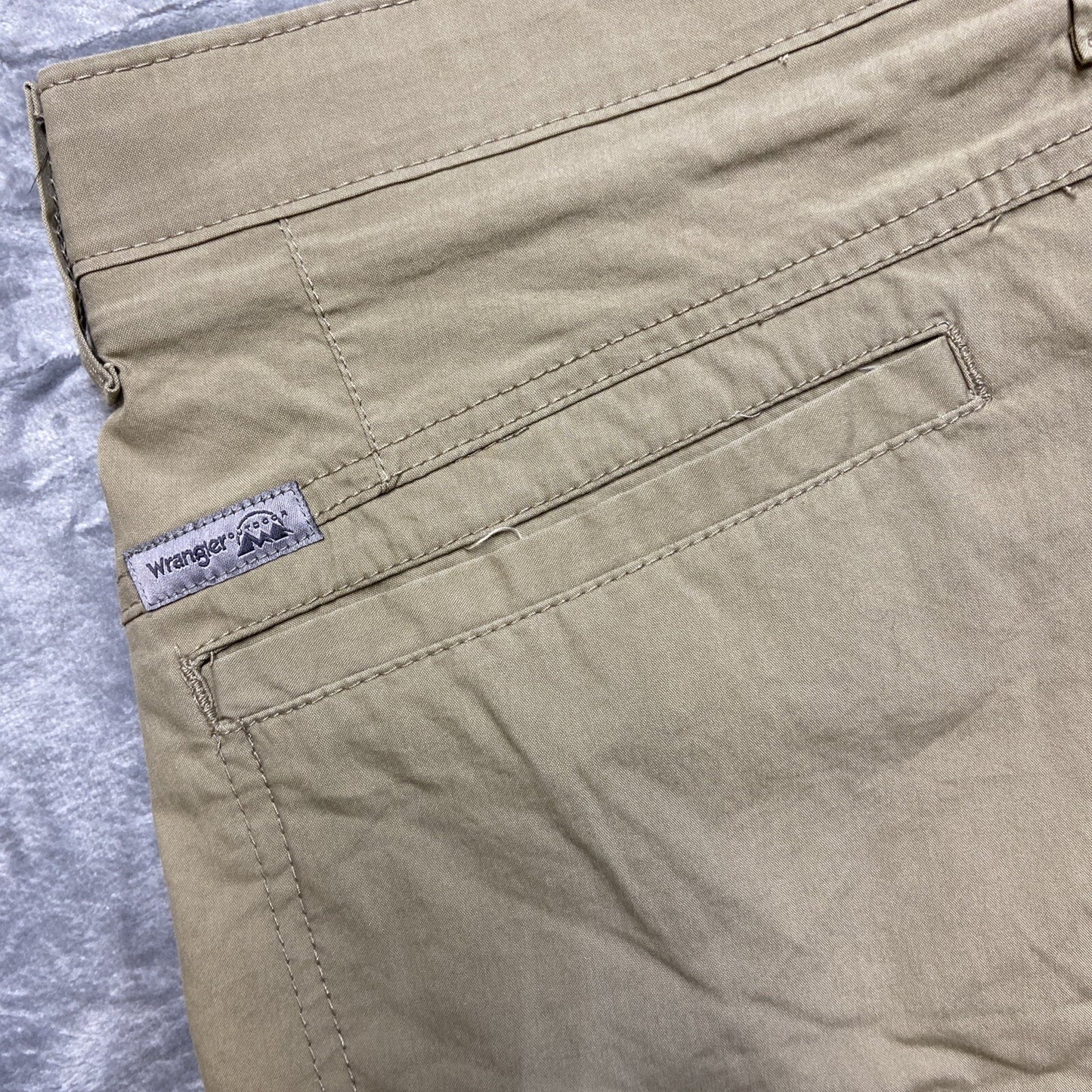 Wrangler Outdoor Shorts Women’s Size 4 Brown Shorts