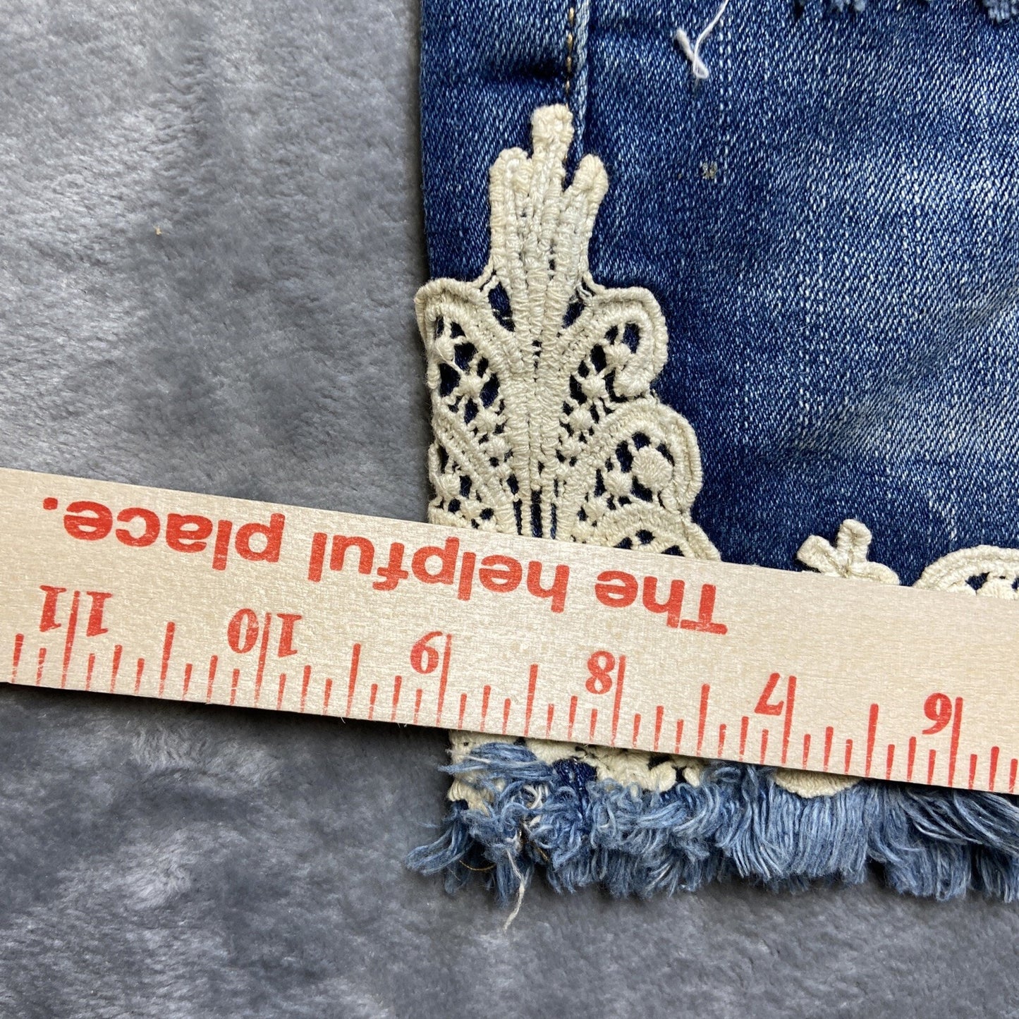 Aeropostale Cutoff Embroidered Denim Jeans Women’s Size 0 Blue Denim