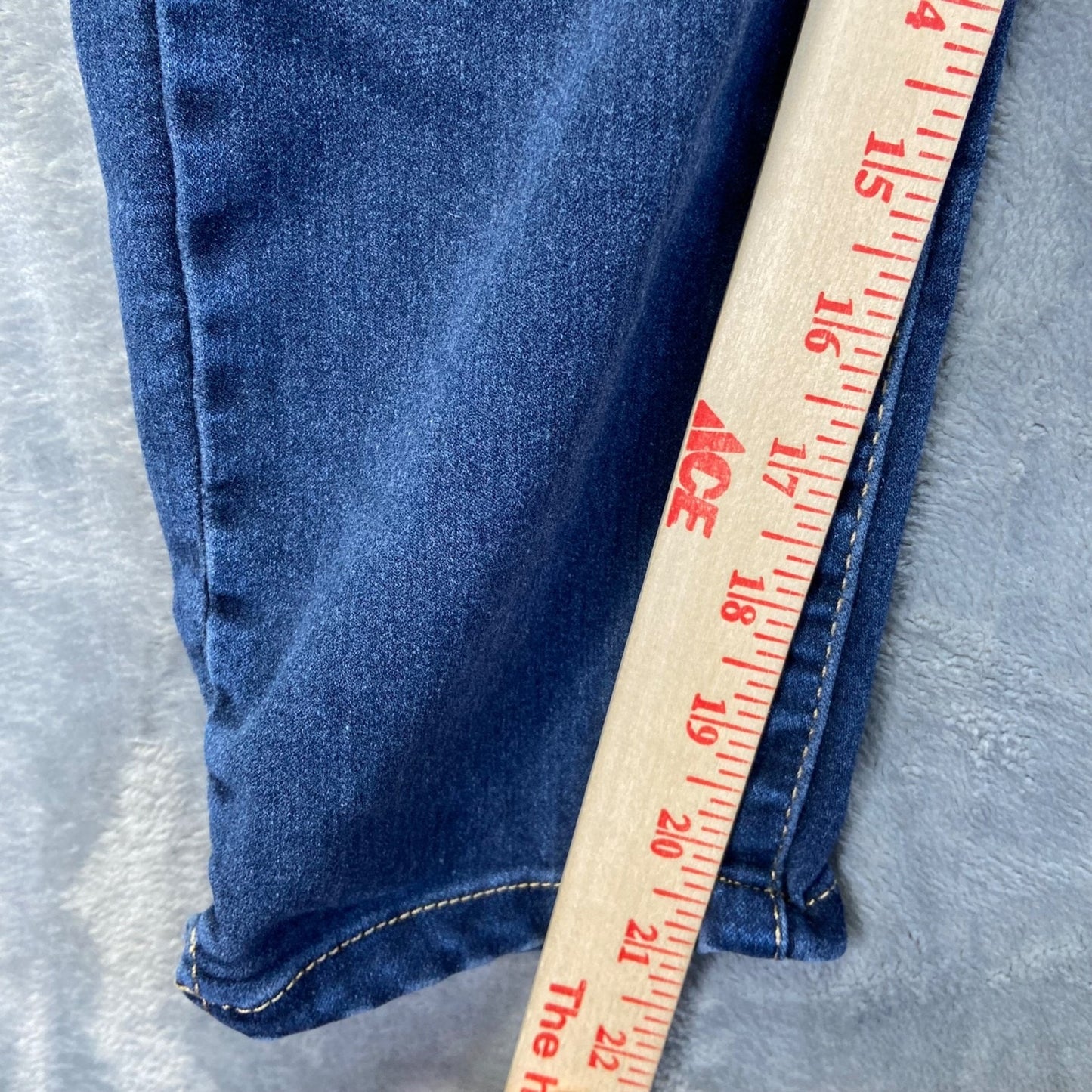 WallFlower Women's Capri Jeans Size 9 Blue Dark Wash