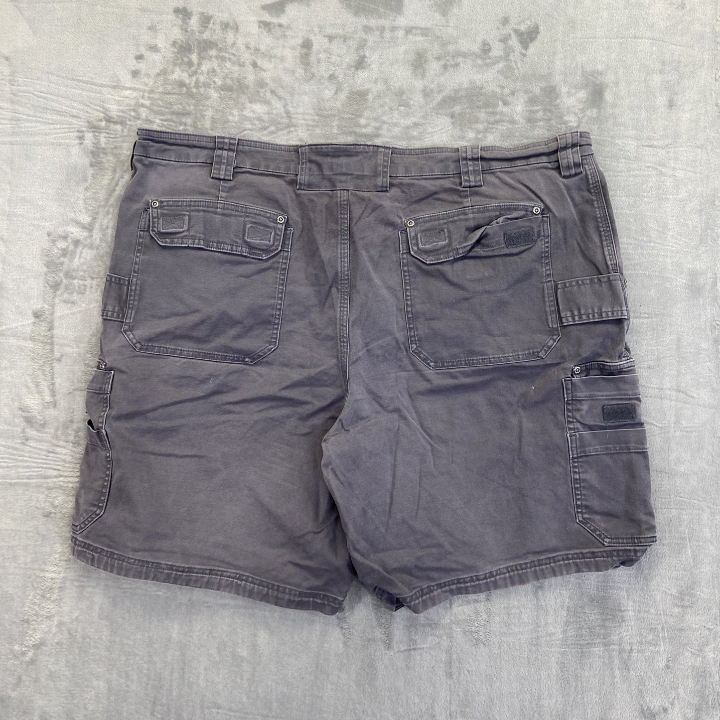 Duluth Trading Flex Fire Hose Cargo Shorts Men's Size 44 Dark Gray Work Shorts