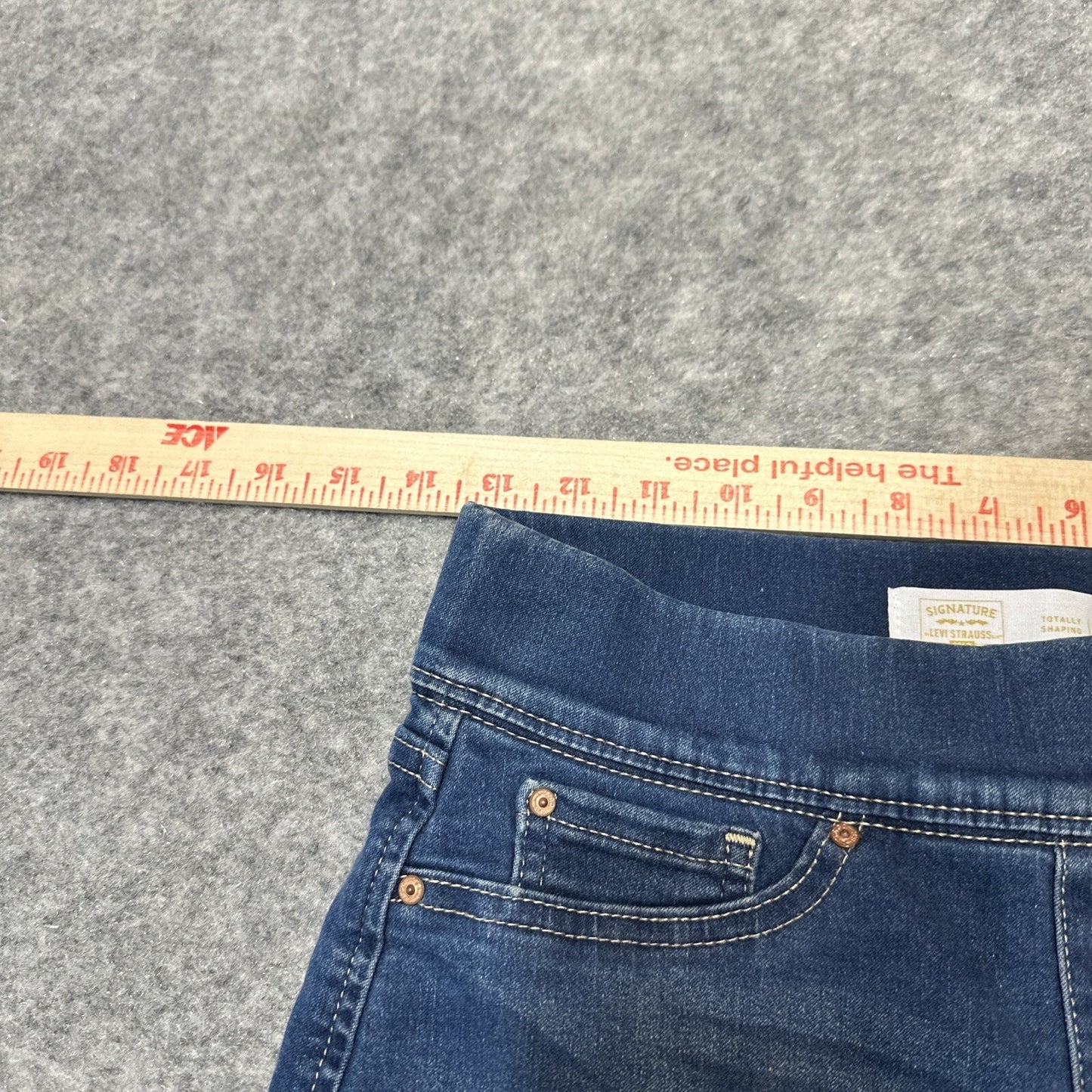 Signature Levi's Totally Shaping Pull On Skinny Women's Jeans Size 4M Blue 27x30