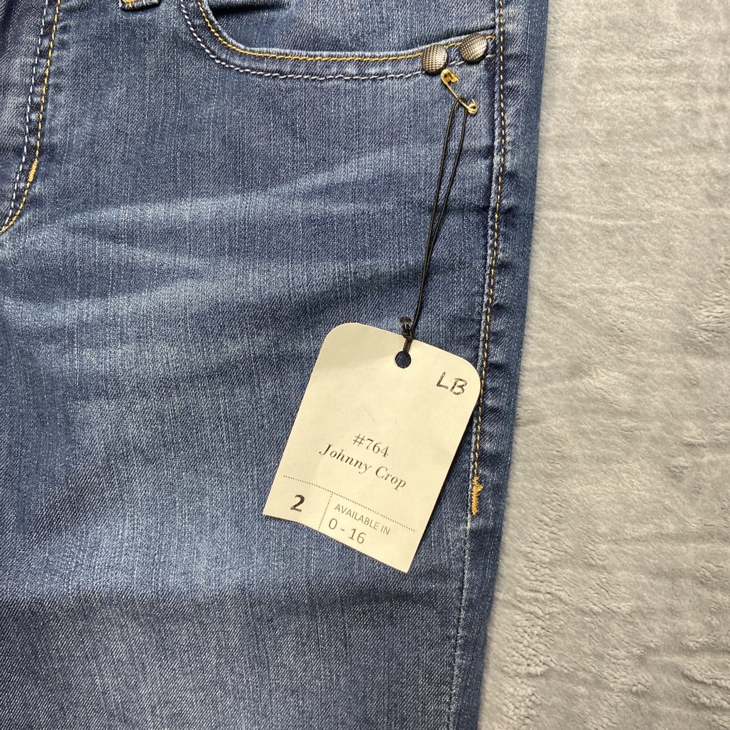 New CAbi Jeans Johnny Crop Jeans Women's Size 2 Blue Denim