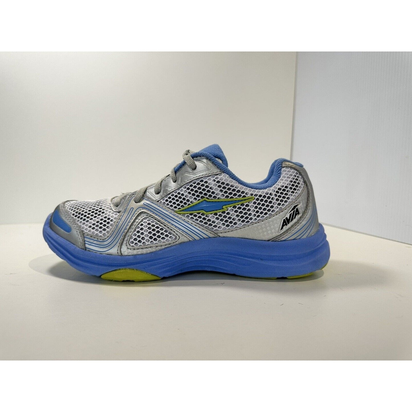 Women's Avia Size 6 Light Blue & Silver Running Shoes