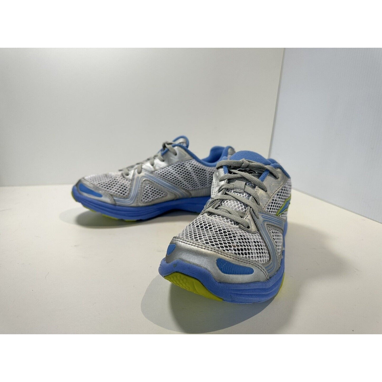 Women's Avia Size 6 Light Blue & Silver Running Shoes