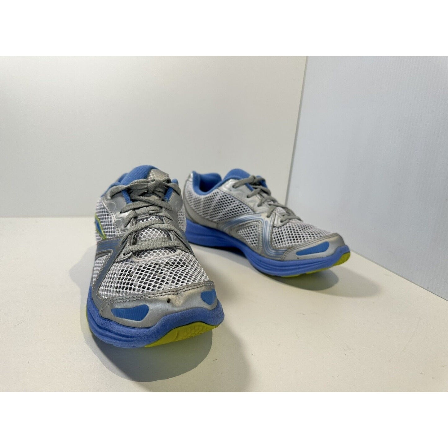 Women's Avia Size 6 Light Blue & Silver Running Shoes