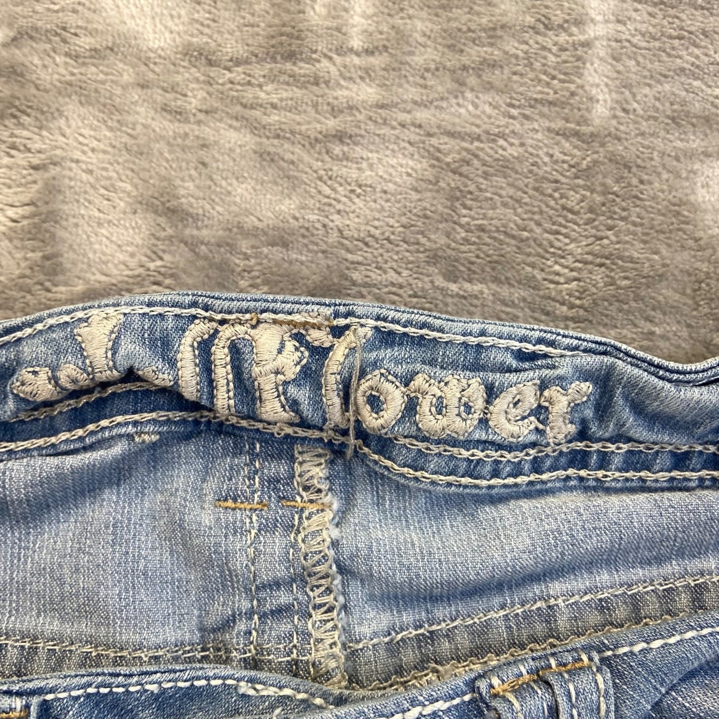 Wallflower Women's Denim Shorts Size 7 Blue Light Wash