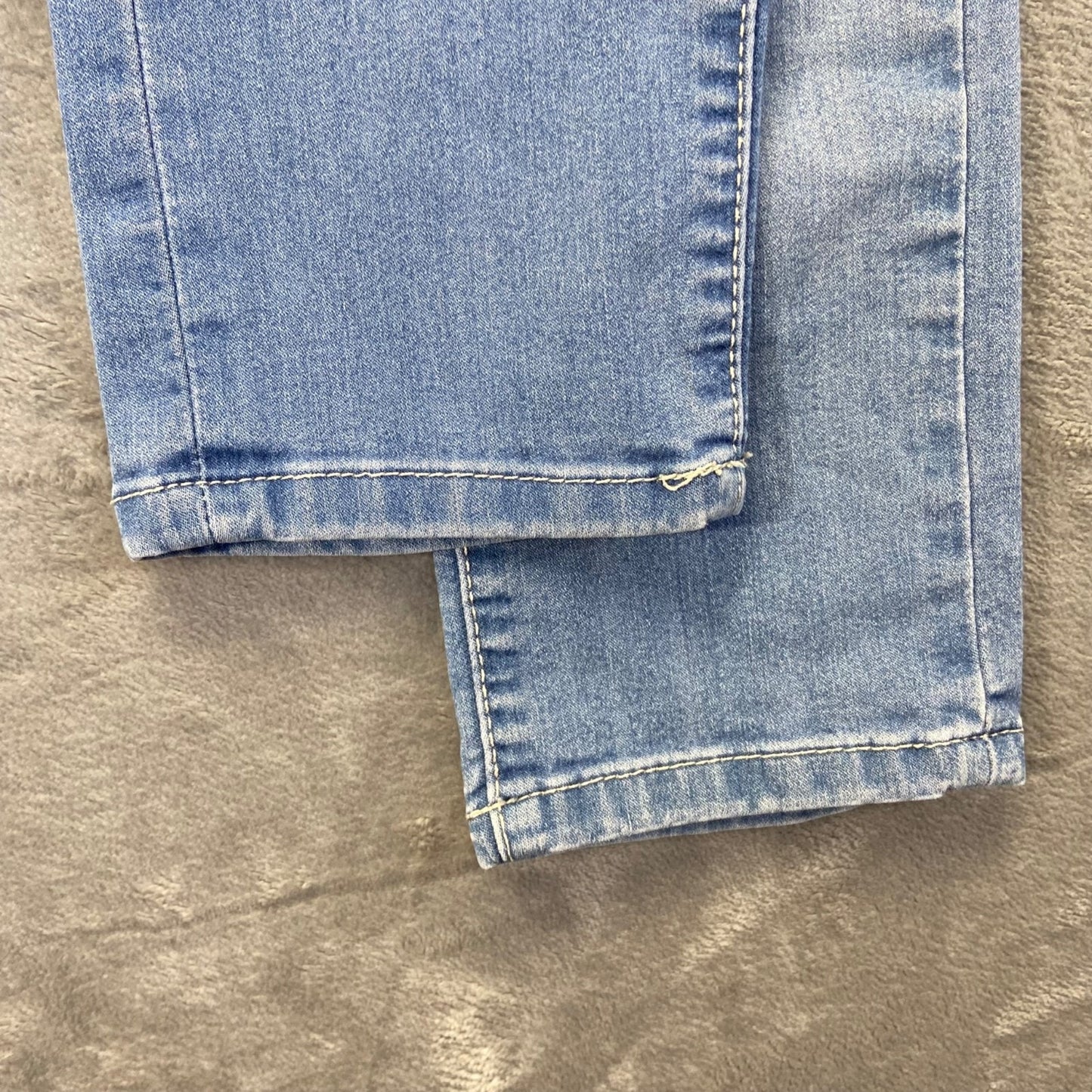 WallFlower Women's Skinny Jeans Size 32 Blue Light Wash Denim