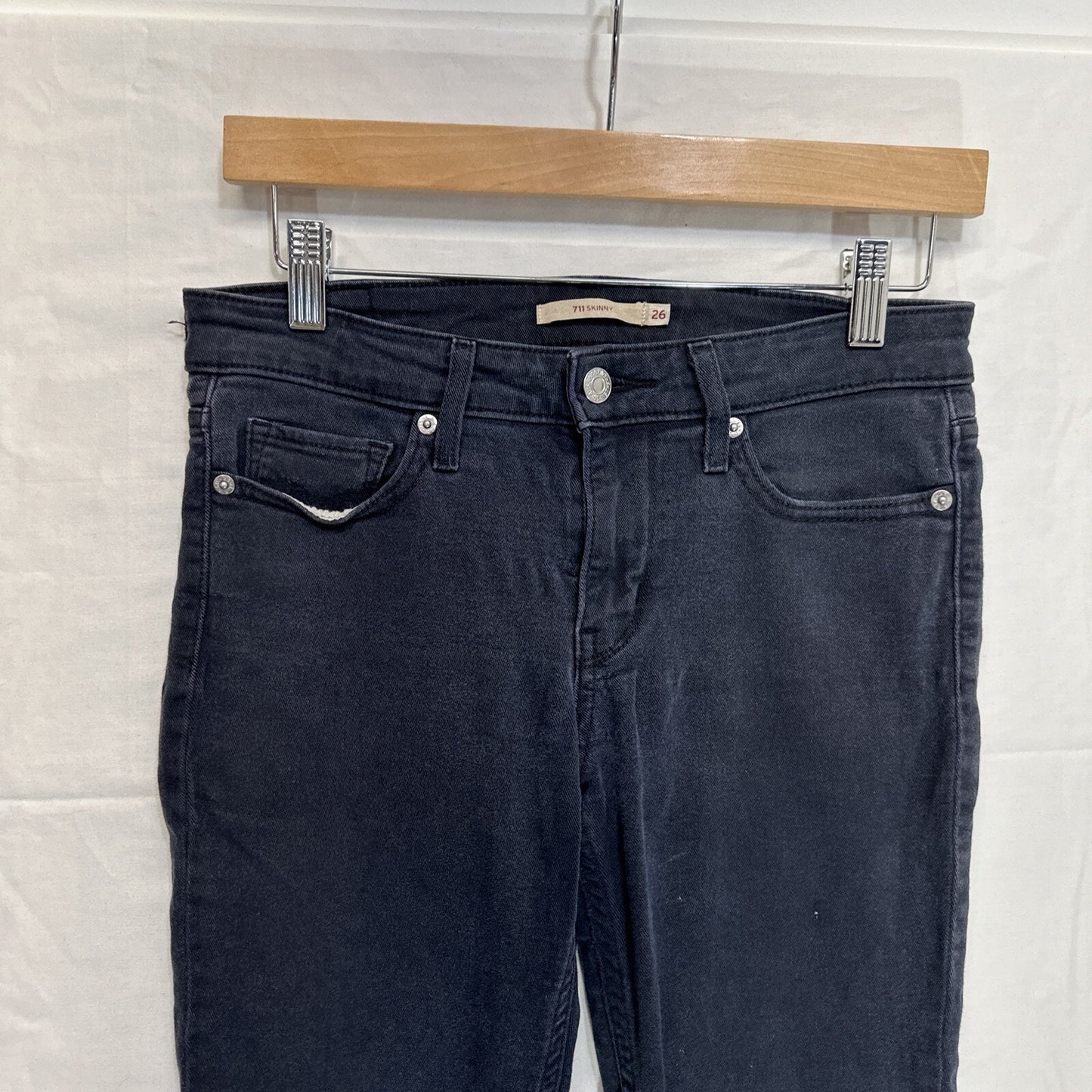 Levi’s 711 Skinny Jeans Women’s Size 26 Black Stretch Denim 26x30 Mid Rise