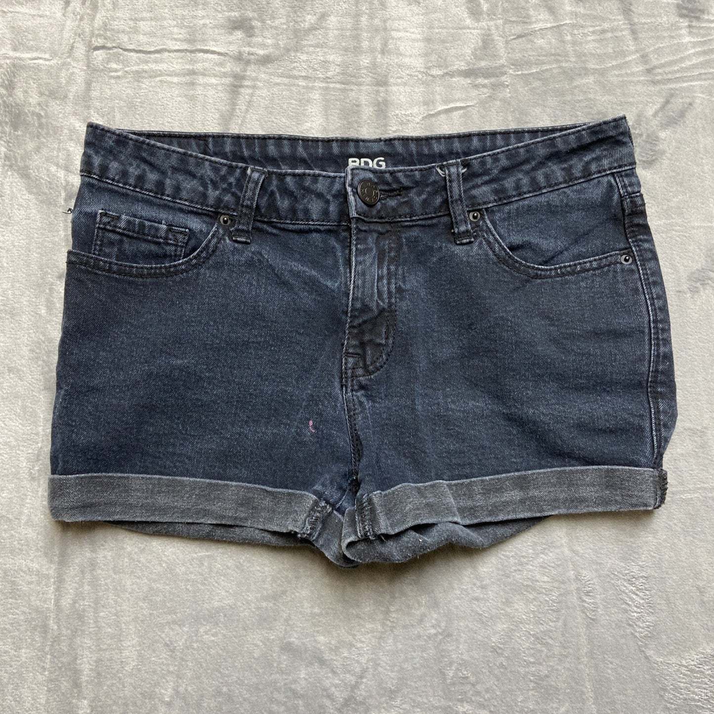 BDG Mid-Rise Alexa 5 Pocket Cuffed Denim Shorts Women’s Size 28W Dark Blue Denim