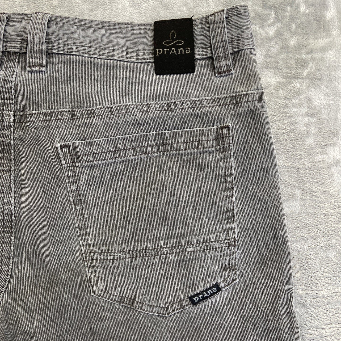 PRANA Slim Fit Corduroy Straight Jeans Men's Size 33x32 Gray Denim