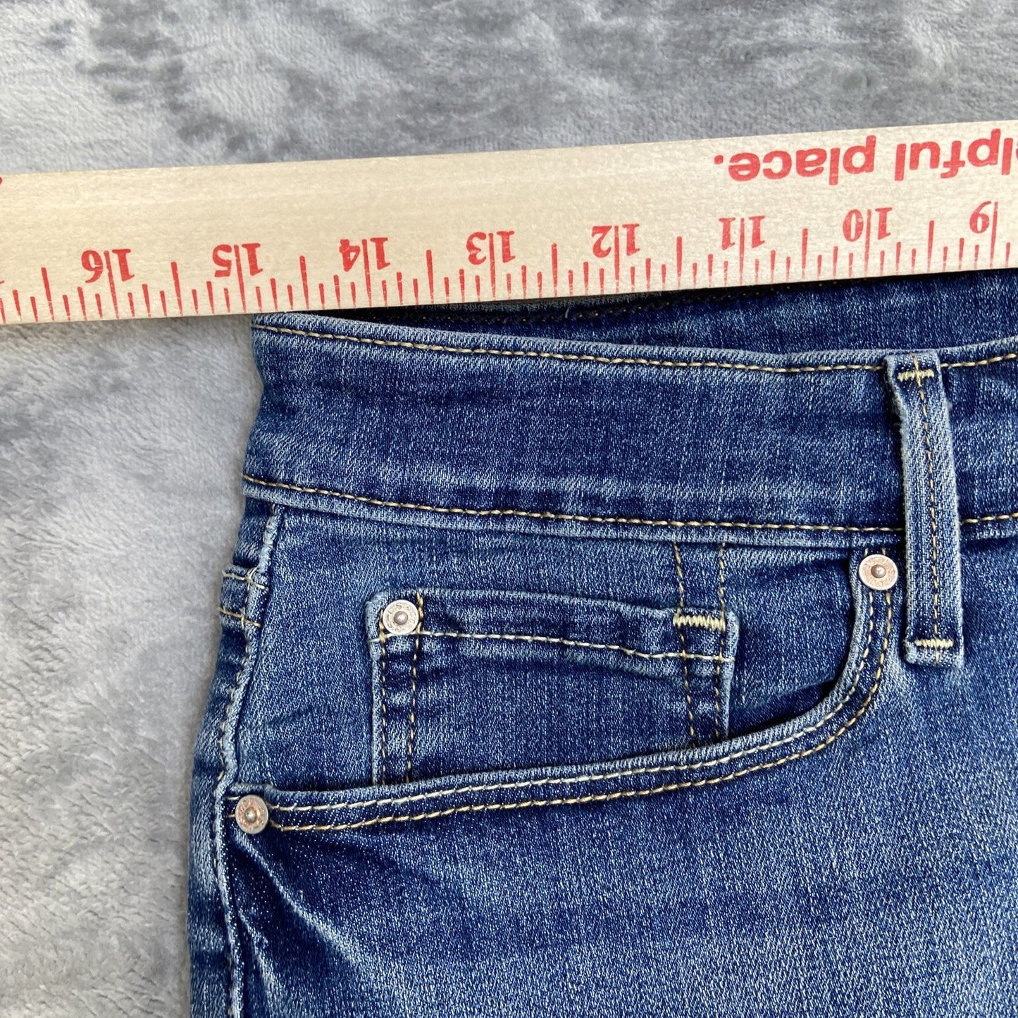 Signature Levi's Modern Skinny Bermuda Shorts Women's Size 10 Blue Cuffed Denim