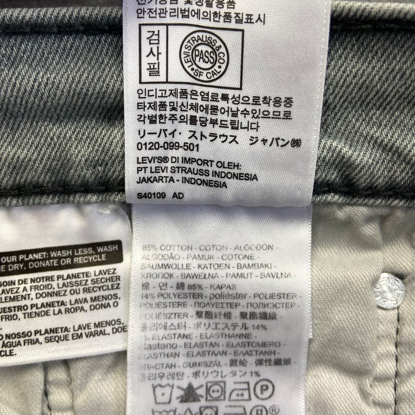 Levi's 502 Tapered Jeans Men's 32x30 Gray Light Wash Denim Casual