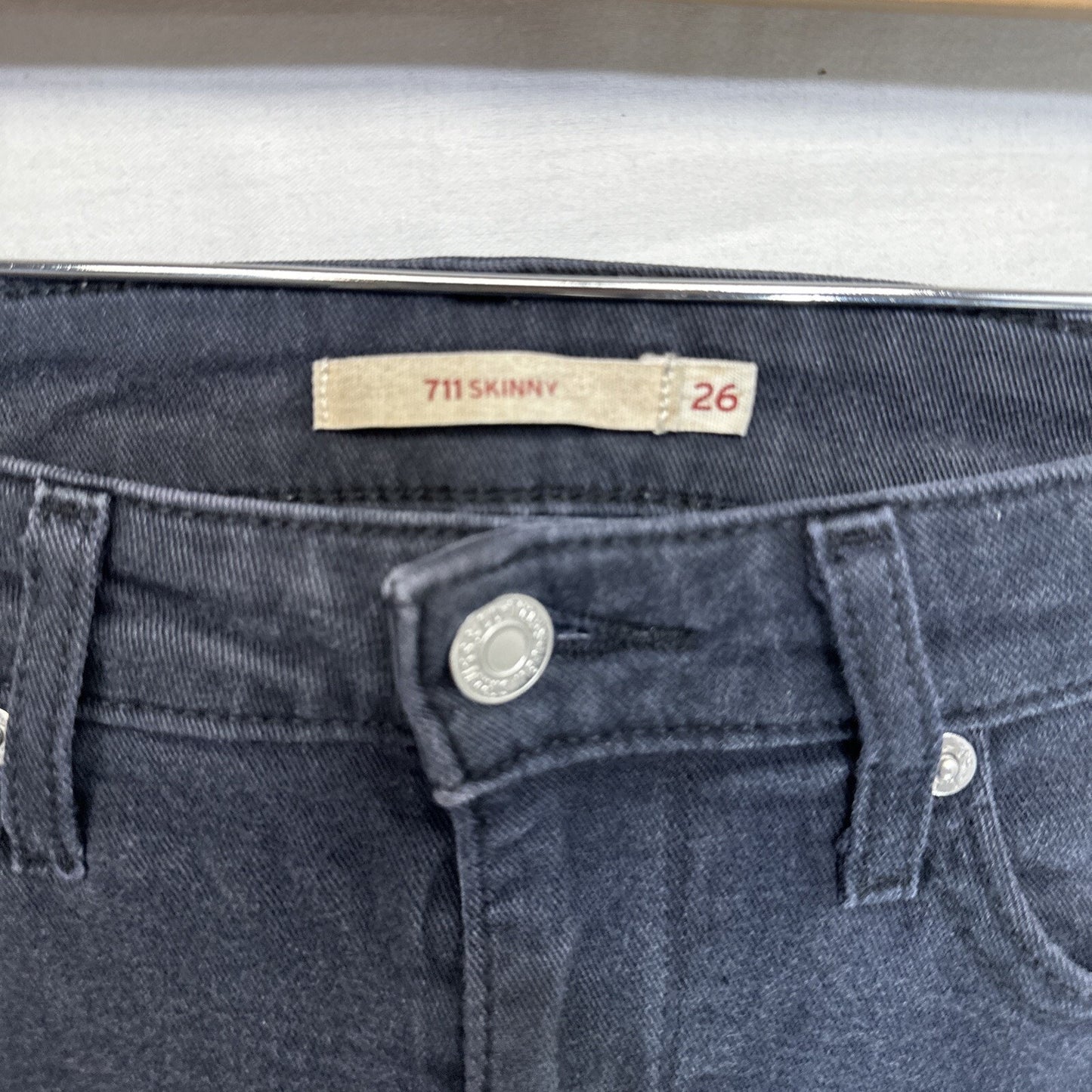 Levi’s 711 Skinny Jeans Women’s Size 26 Black Stretch Denim 26x30 Mid Rise