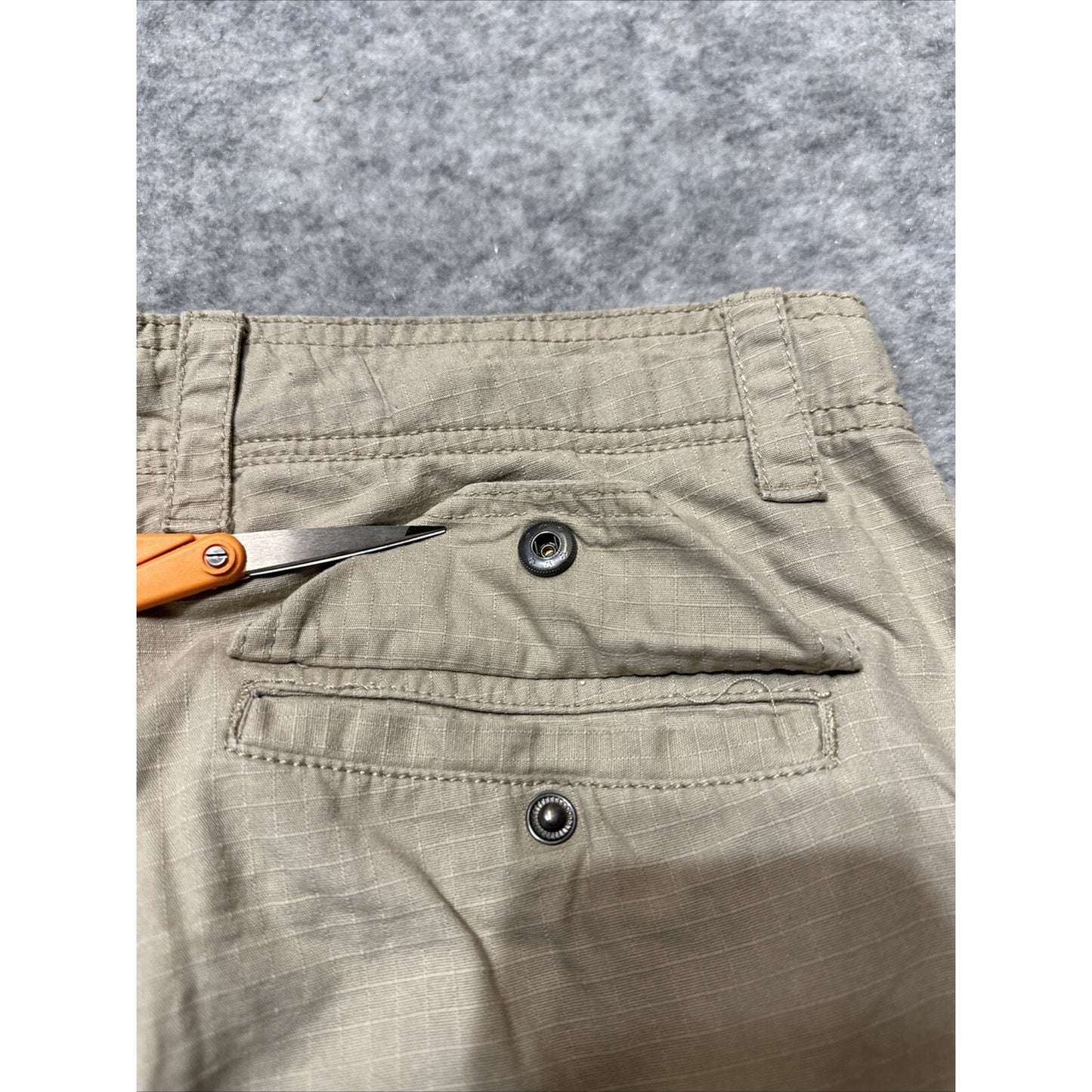 Champs Sports CSG Men's Cargo Shorts Size 30 Beige Cotton Shorts