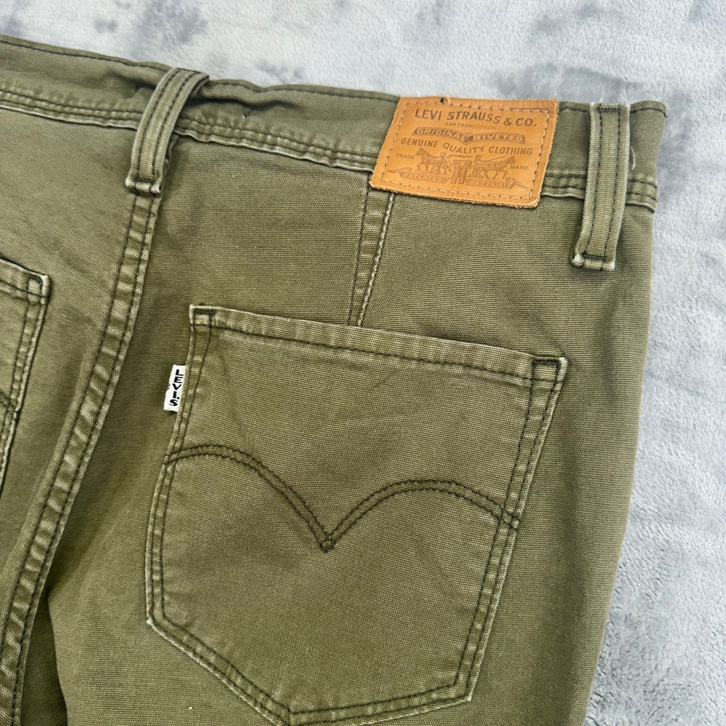 Levi's 724 High Rise Straight Crop Women's Pants Size 29 Green