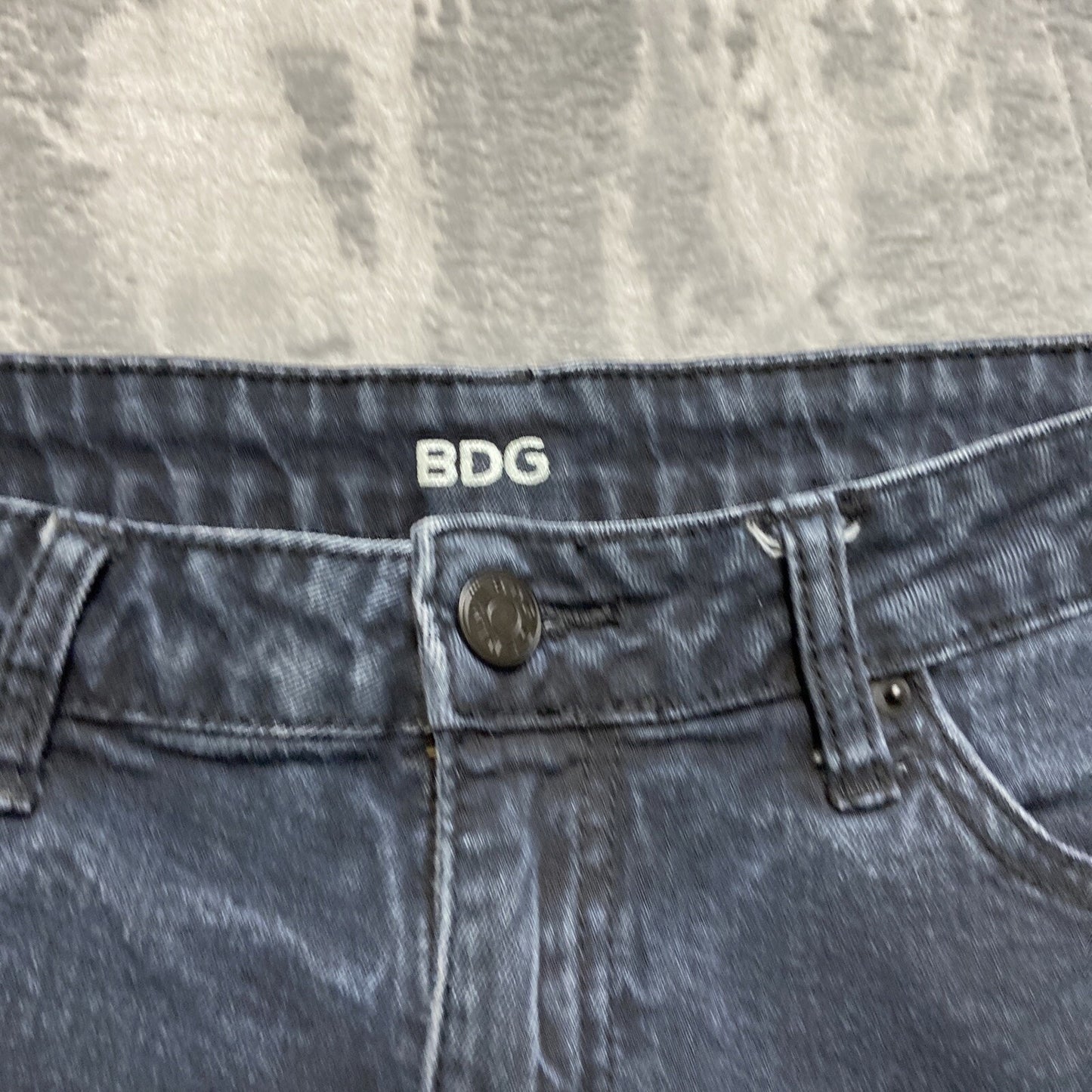 BDG Mid-Rise Alexa 5 Pocket Cuffed Denim Shorts Women’s Size 28W Dark Blue Denim