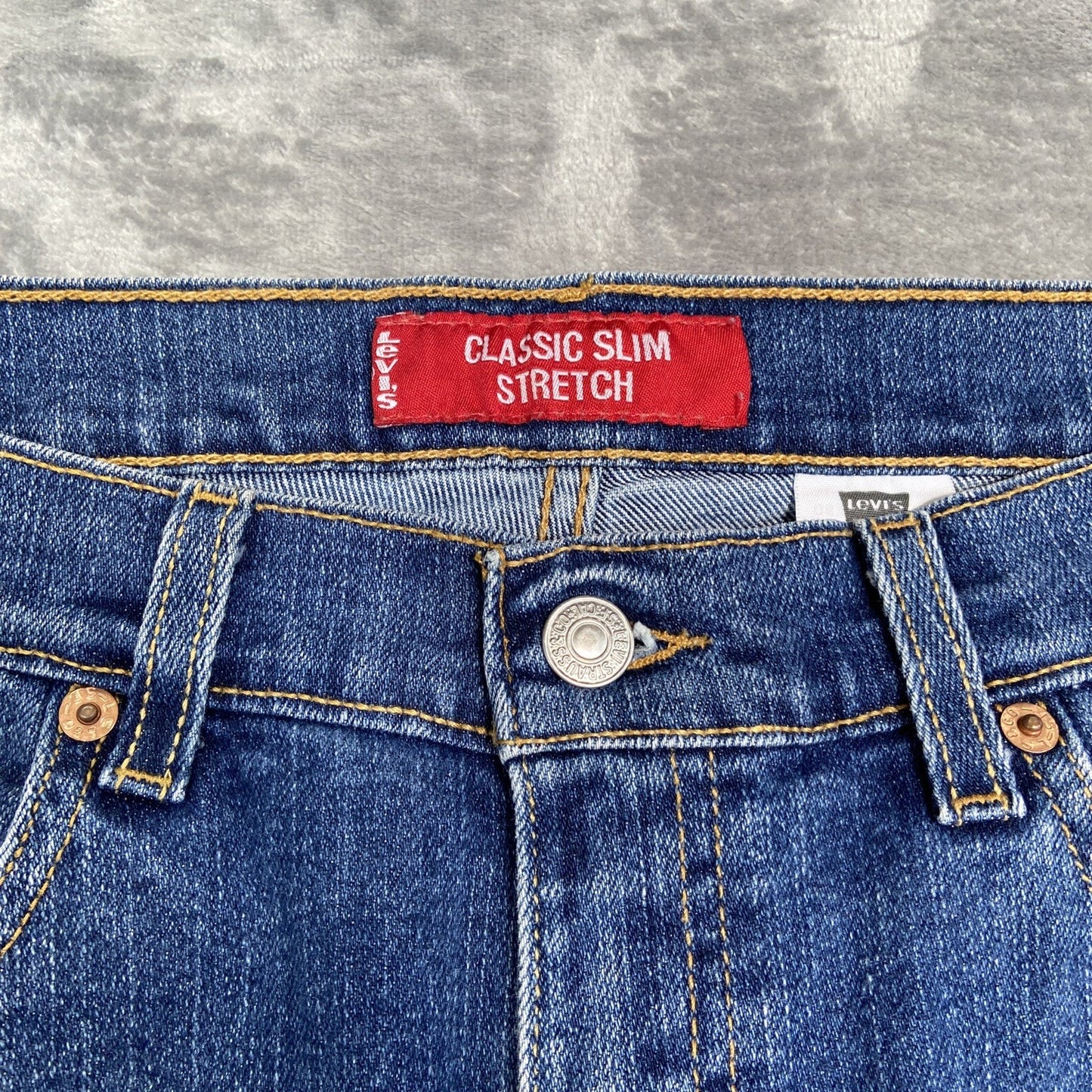 Levi's Classic Slim Fit Jeans Women's Size 12 Mis Med Blue Stretch Denim