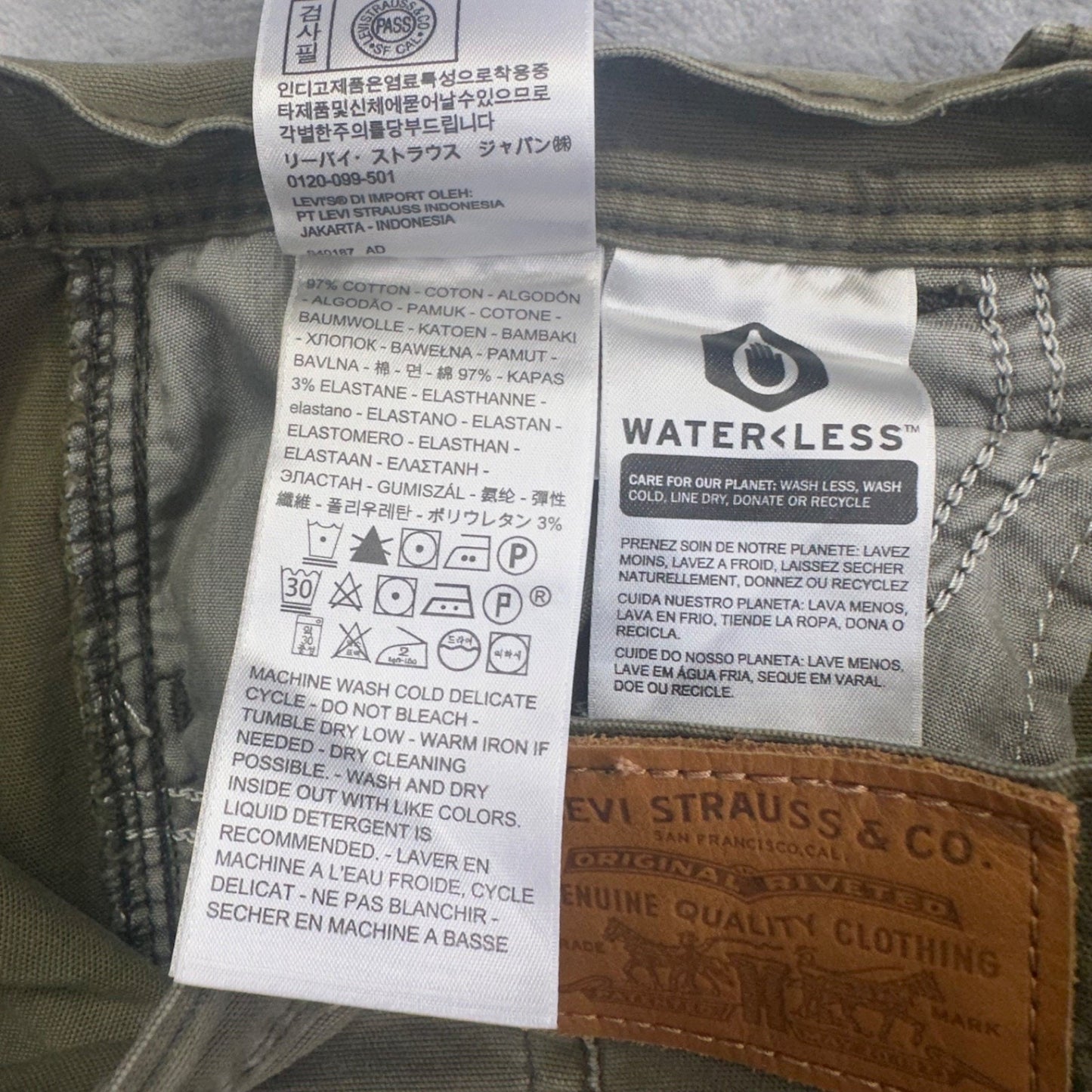 Levi's 724 High Rise Straight Crop Women's Pants Size 29 Green