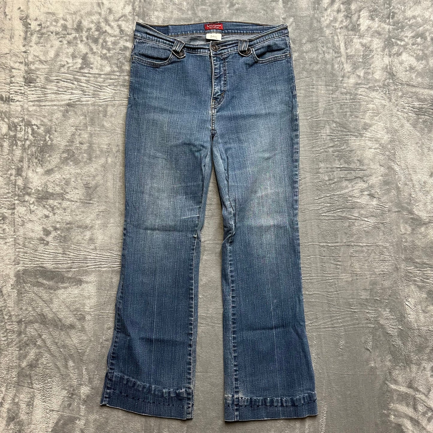 Vintage Levi’s Perfectly Slimming Flared Jeans Women’s Size 12 Med Blue Denim