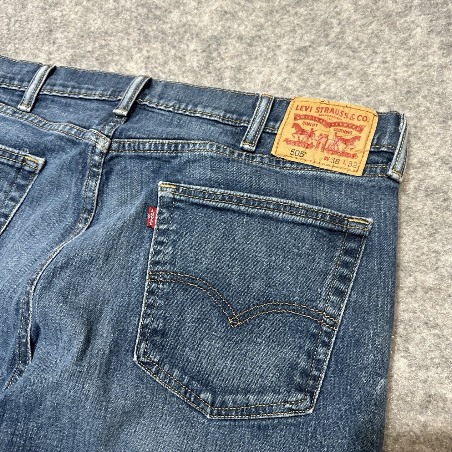 Levi’s 505 Men’s Relaxed Straight Leg Jeans Size 38x32 Blue Medium Denim
